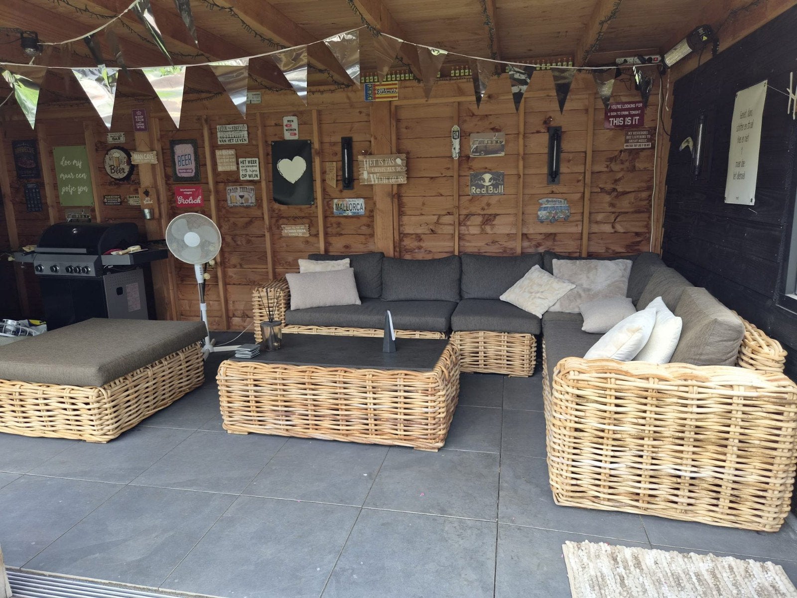 Rotan loungeset met kussens en salontafel, Ophalen, Hocker, Zo goed als nieuw, Loungeset