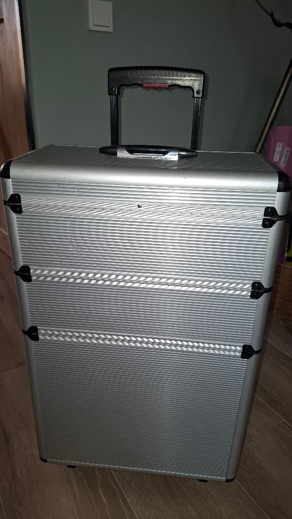 Aluminium kapperskoffer (of evt visagie etc), Ophalen, Overige materialen, Wieltjes, Gebruikt