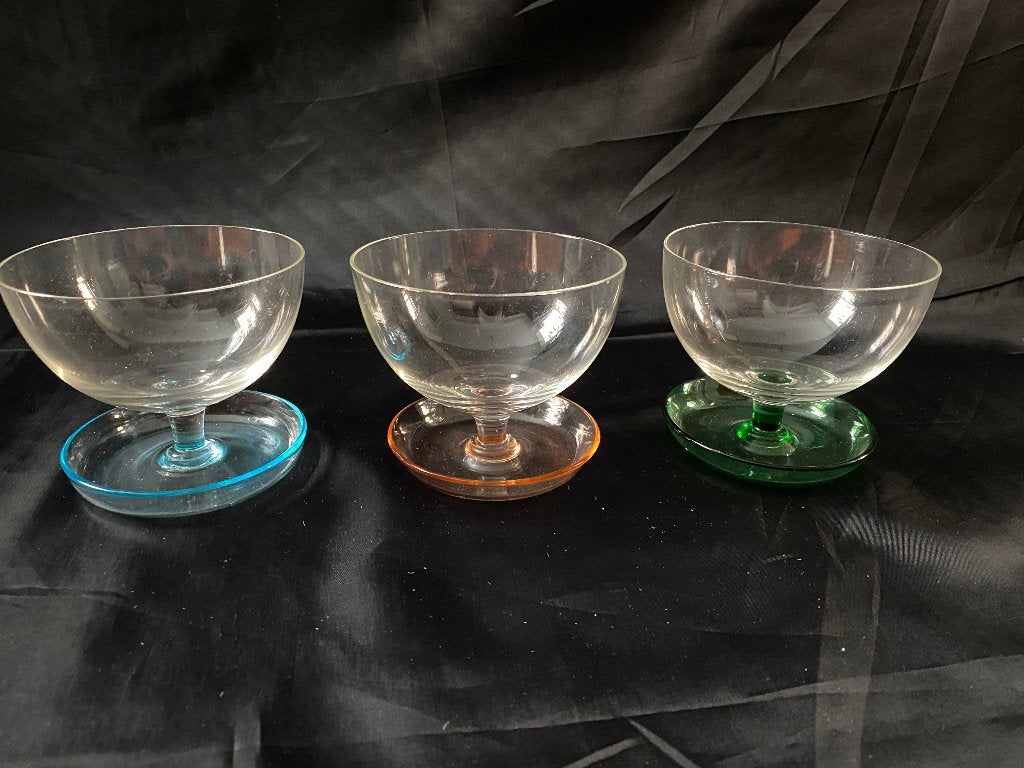 Retro Set van 3 ijscoupes met vaste schotel voor het lepeltj, Gebruikt, Ophalen of Verzenden, Overige stijlen, Glas