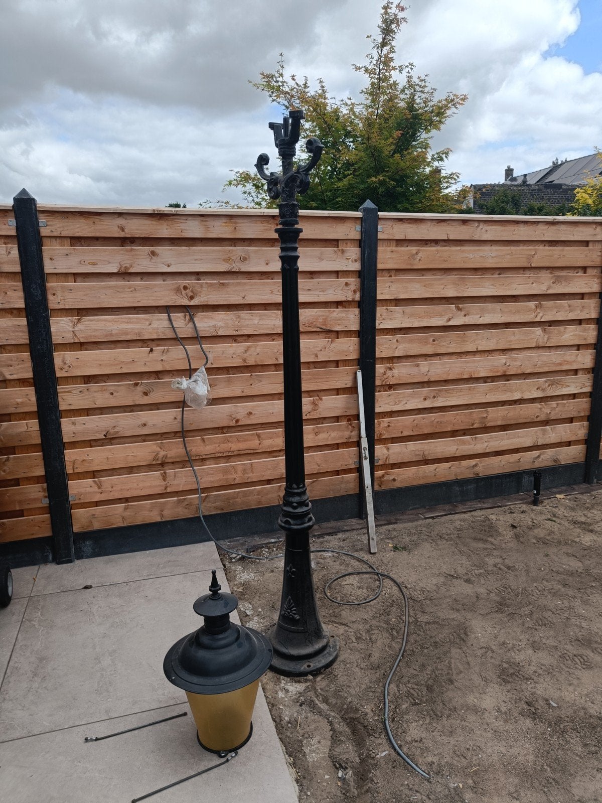 Antieke lantaarnpaal met beschadigd glas, 280 cm, Ophalen, Gebruikt, Aluminium, Staande lamp
