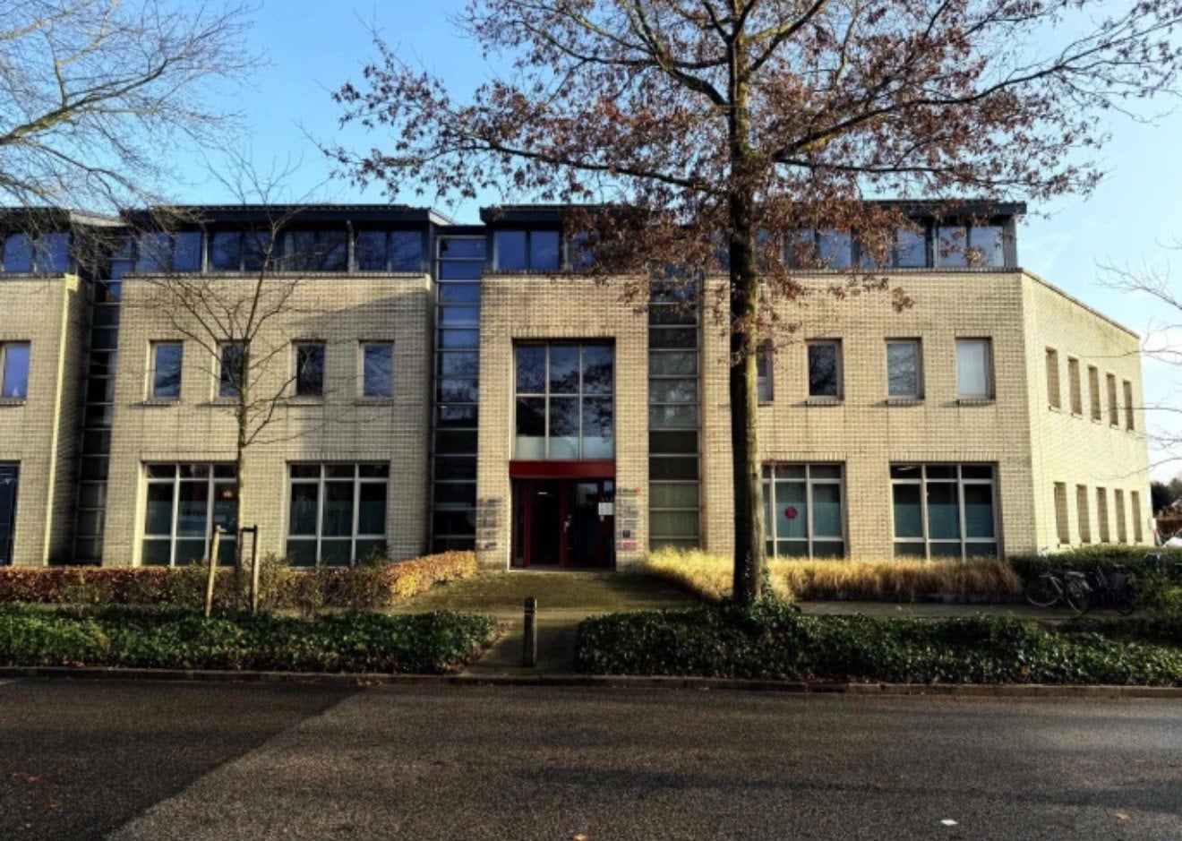 kantoor  ruimte te huur in malden nederland, Zakelijke goederen