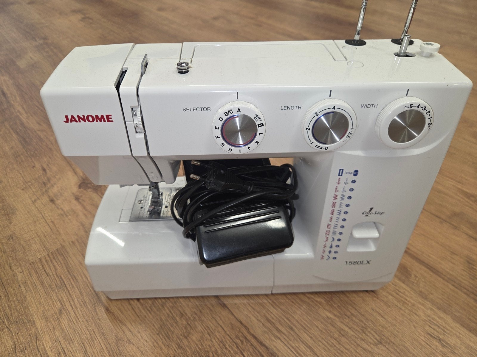 Janome 1580LX Naaimachine - Zo goed als nieuw, Ophalen of Verzenden, Zo goed als nieuw, Naaimachine, Janome
