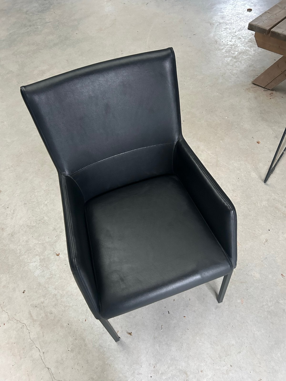 5 zwarte leren HVS eetkamerstoelen met armleuningen, Huis en Inrichting, Stoelen, Ophalen, Zwart, Leer, Zo goed als nieuw