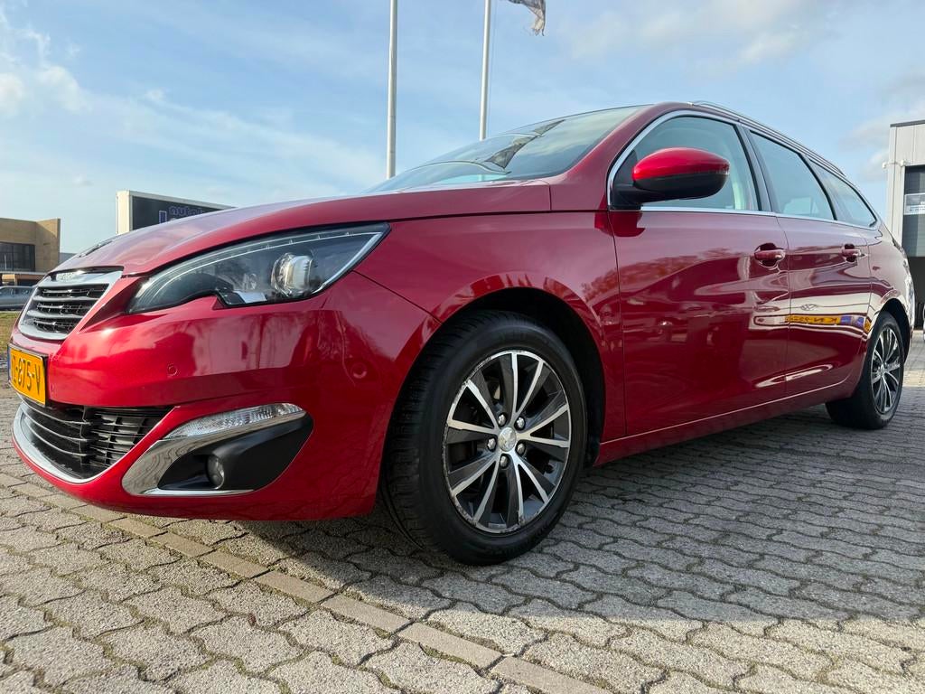 Peugeot 308 SW 1.2 PureTech Allure automaat panorama dak, Gebruikt, Euro 6, 1199 cc, 1100 kg
