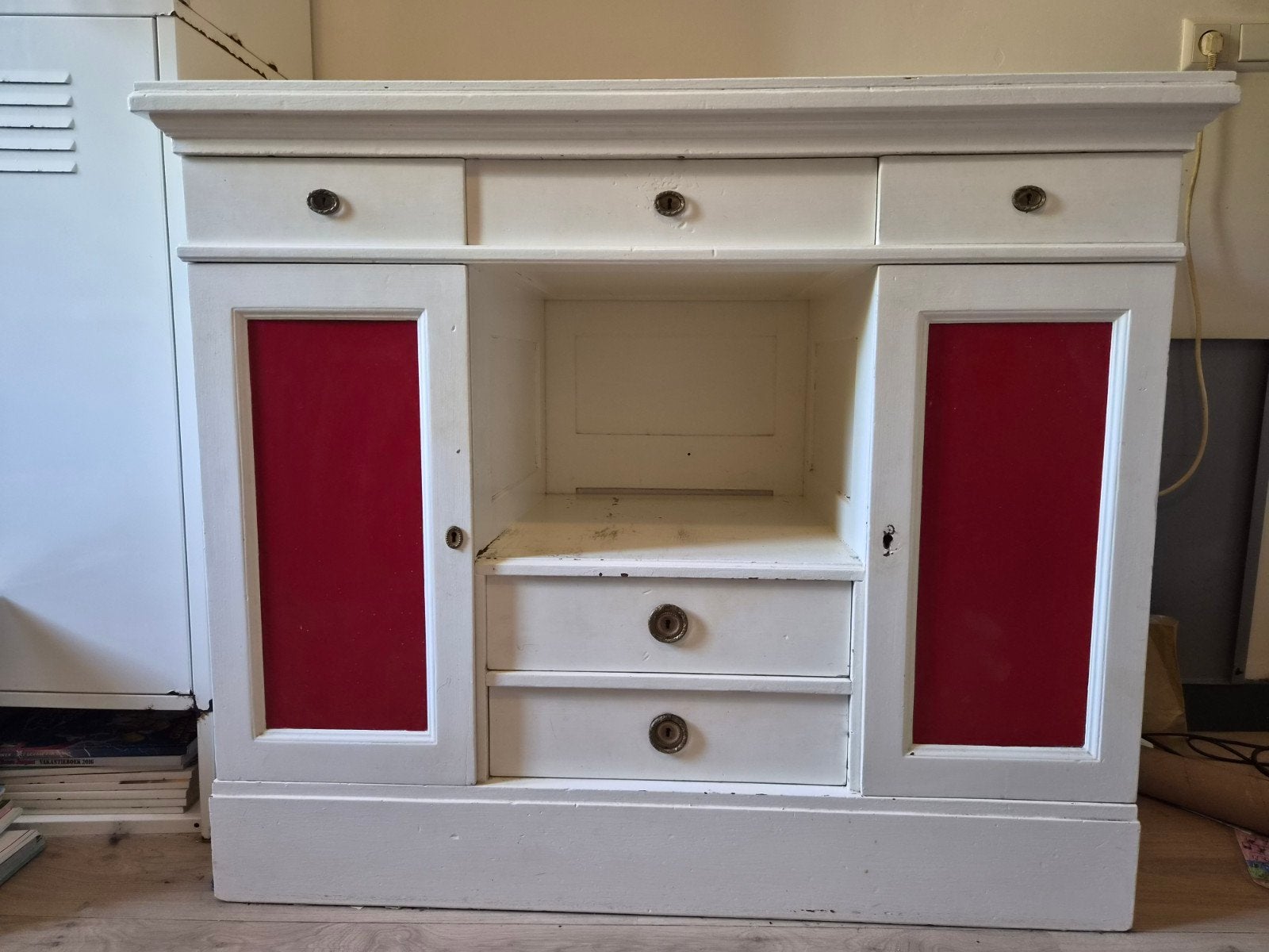 Mooie oude kast, dressoir, gebruikt als commode, Ophalen, Gebruikt, 50 tot 75 cm, Met deur(en)