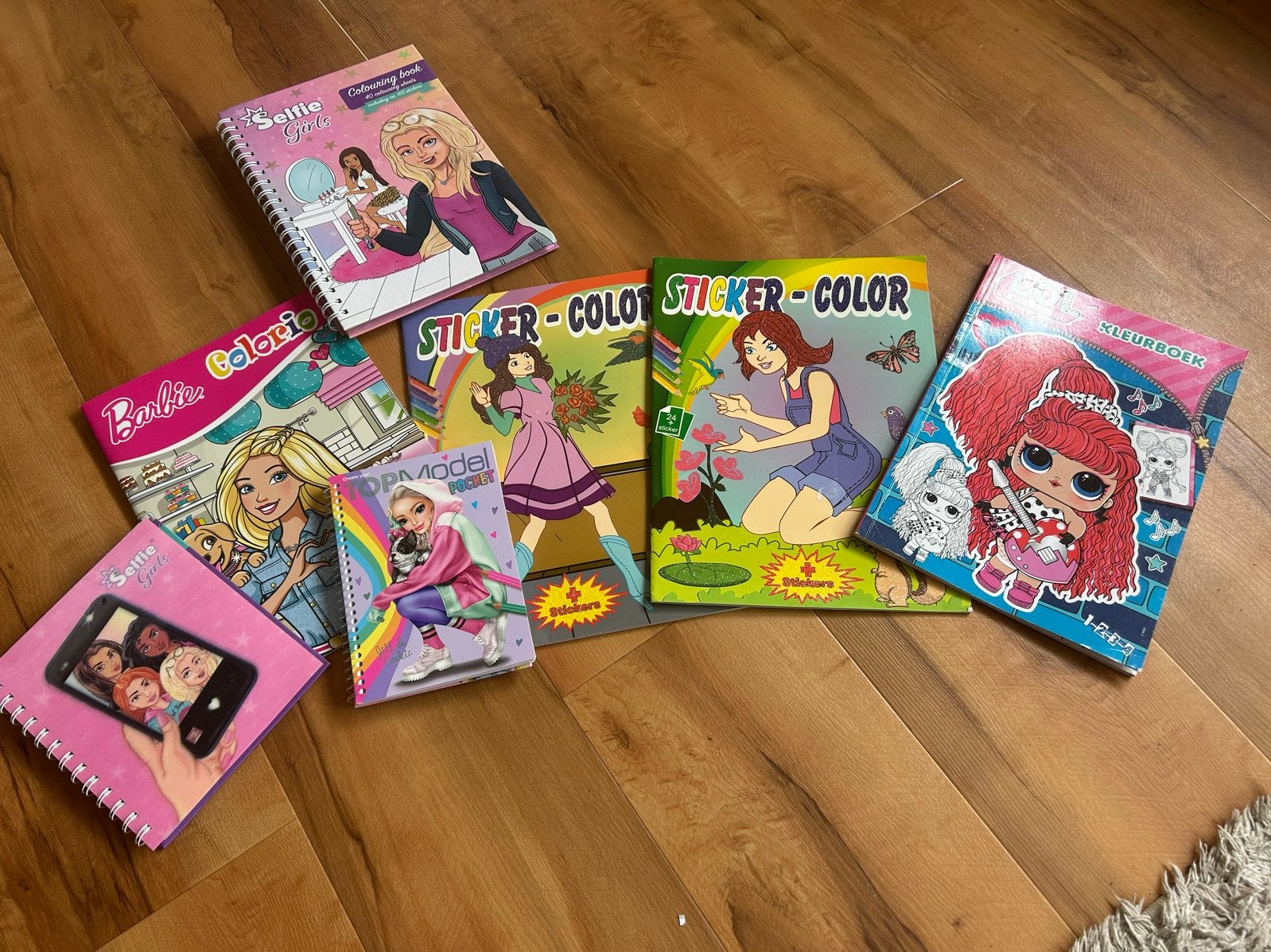 Grote collectie kleur- en stickerboeken (Barbie, LOL, Selfie, Kinderen en Baby's, Speelgoed | Educatief en Creatief, Ophalen of Verzenden