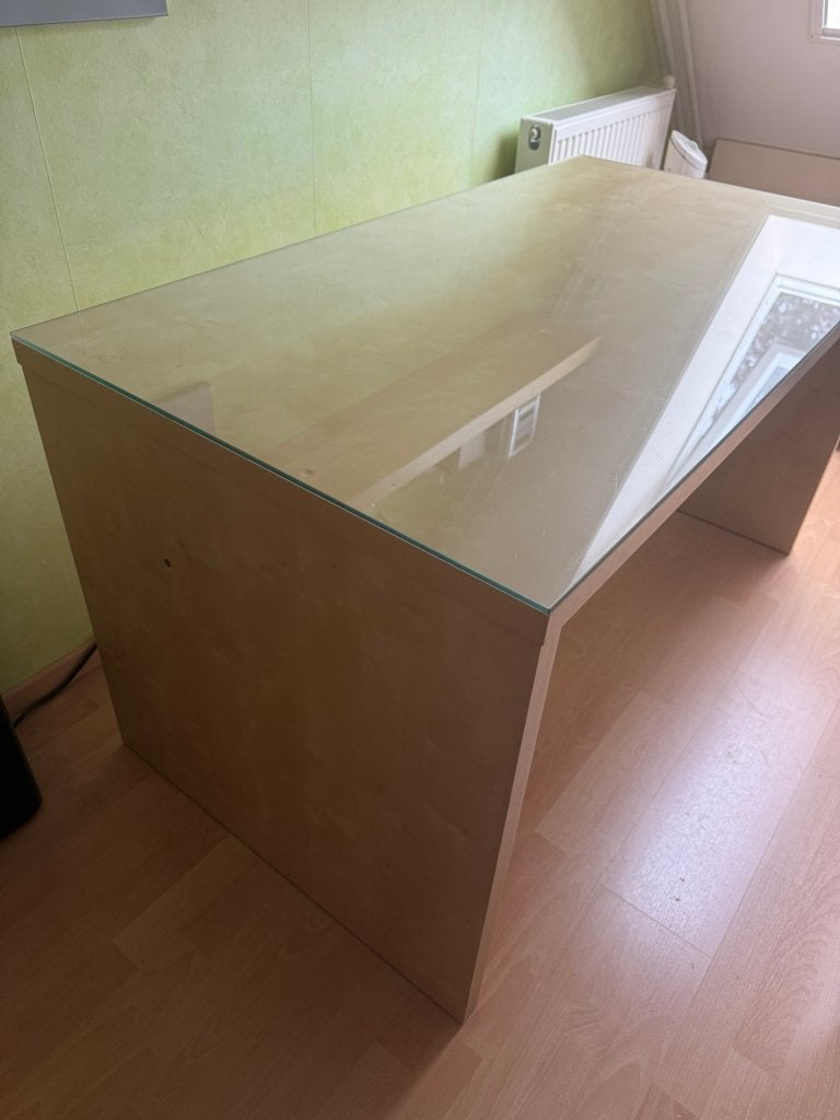 GRATIS Ikea bureau met glasplaat erop, Ophalen, Demontabel, Gebruikt, Hout