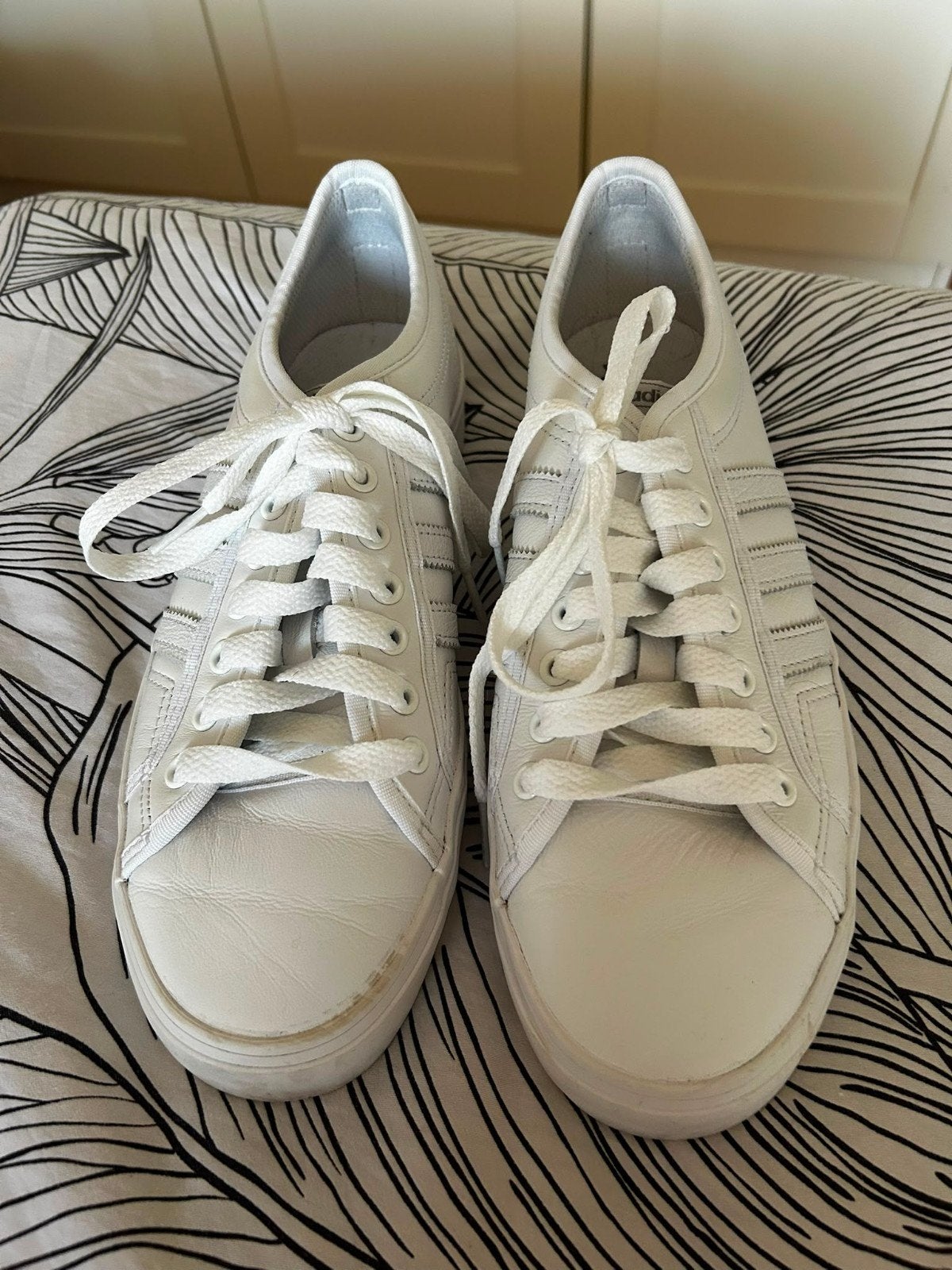 adidas maat 42 2/3 wit, Sport en Fitness, Tennis, Adidas, L00, Schoenen, Ophalen of Verzenden