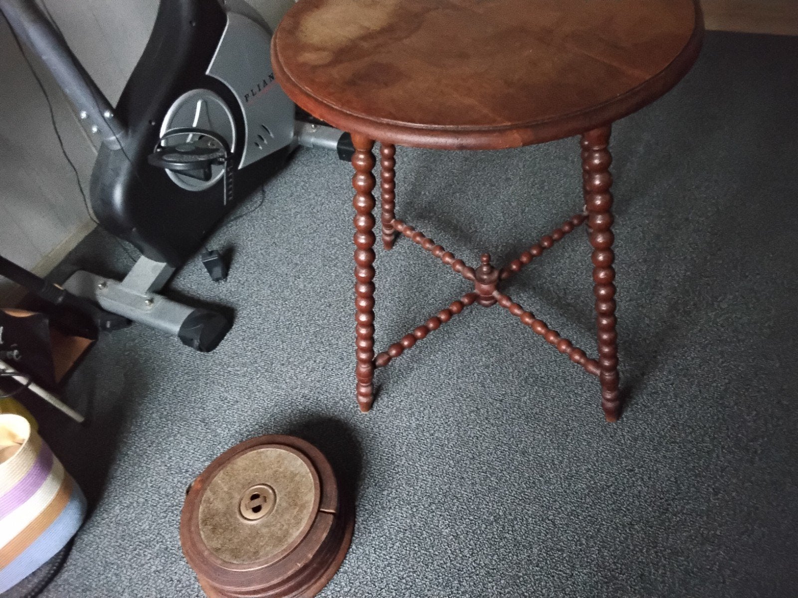 antiek bijzet tafeltje met driehoekstoel, Huis en Inrichting, Minder dan 55 cm, Gebruikt, Hout, Ophalen