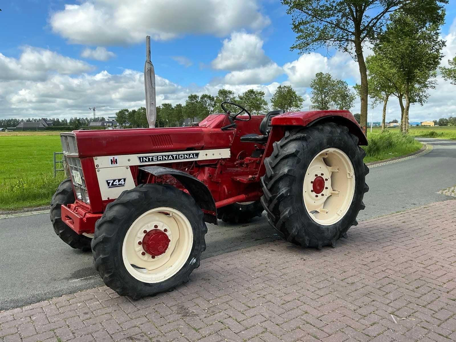 International 744 allrad Vierwielaangedreven landbouwtractor, Gebruikt, Overige merken