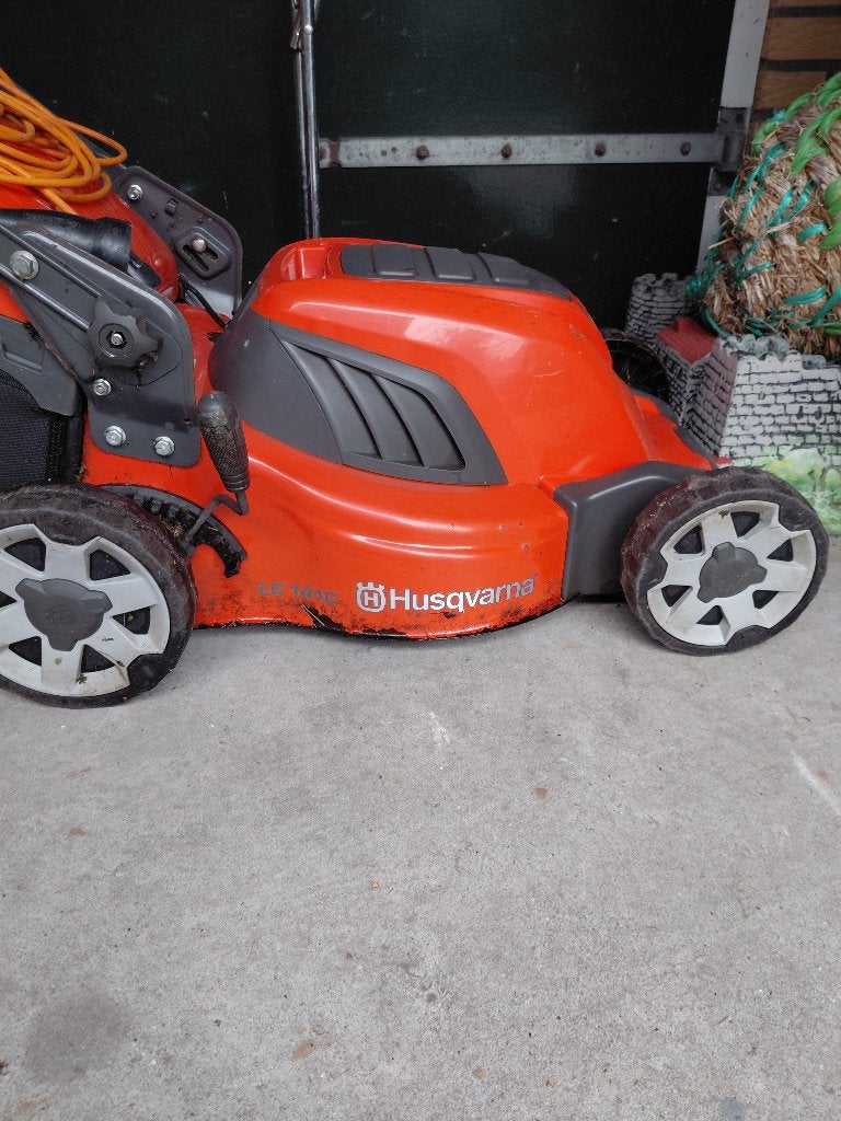 Husqvarna grasmaaier en kantmaaier, Tuin en Terras, Ophalen, Gebruikt, Elektrische grasmaaier, Balkmaaier