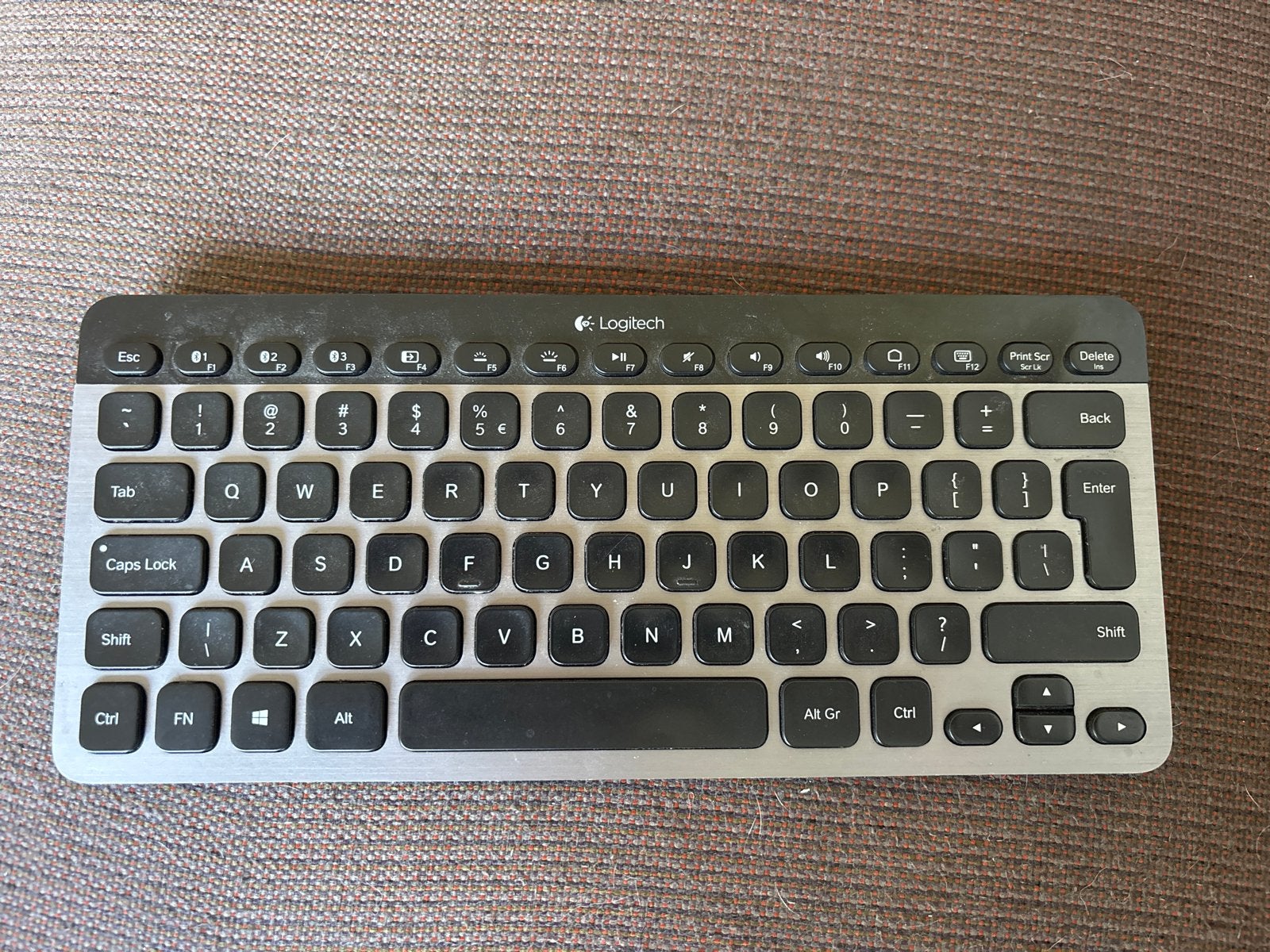 Logitech K810 Bluetooth Verlicht Toetsenbord, Computers en Software, Toetsenborden, Gebruikt, Qwerty, Draadloos, Ophalen of Verzenden