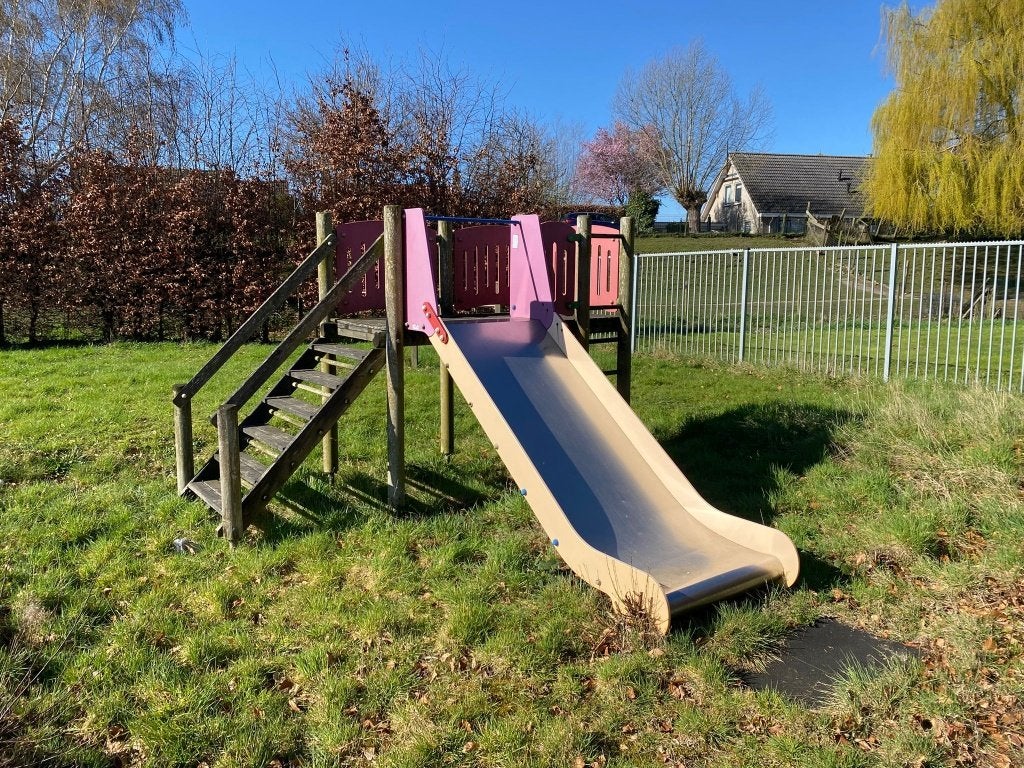 Buiten glijbaan met balustrade – 100 cm breed, Kinderen en Baby's, Ophalen, Gebruikt, -, -