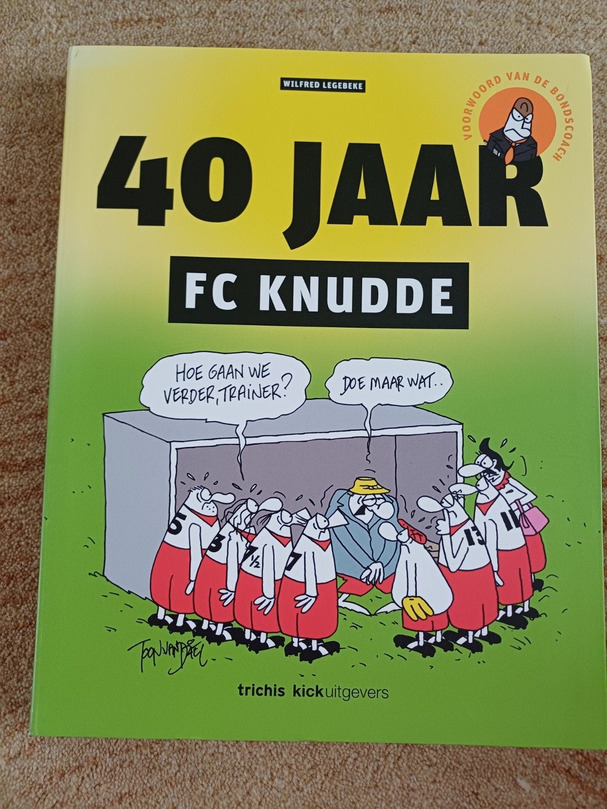 Wilfred Legebeke - 40 jaar FC Knudde, Wilfred Legebeke, Eén stripboek, Ophalen of Verzenden, Zo goed als nieuw