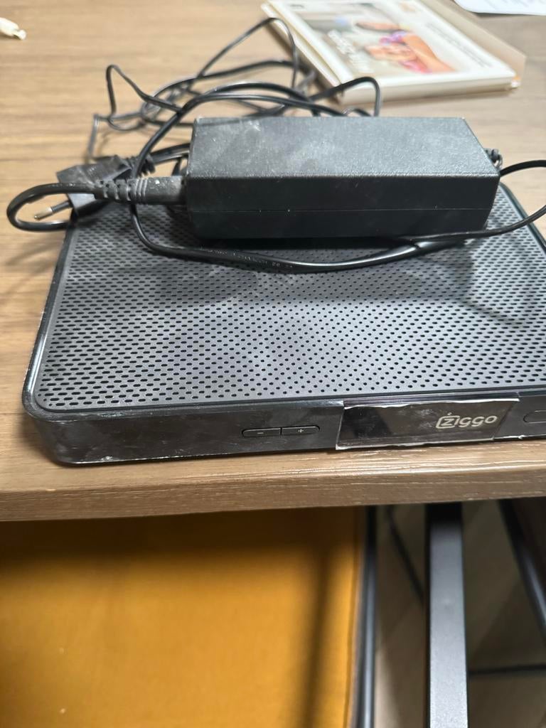 Ziggo Mediabox XL met afstandsbediening en adapter, Ophalen of Verzenden, Gebruikt, Harddiskrecorder