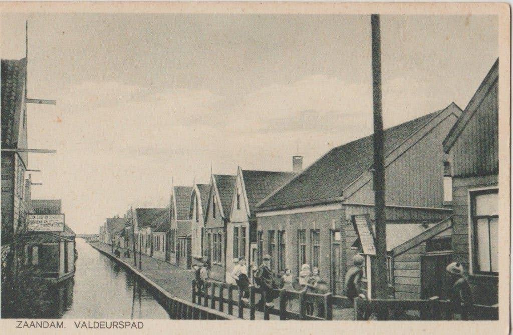 zaandam valdeurspad zaans straatbeeld zaans zaan zaanstreek, Verzamelen, Ophalen of Verzenden, 1920 tot 1940, Ongelopen, Noord-Holland