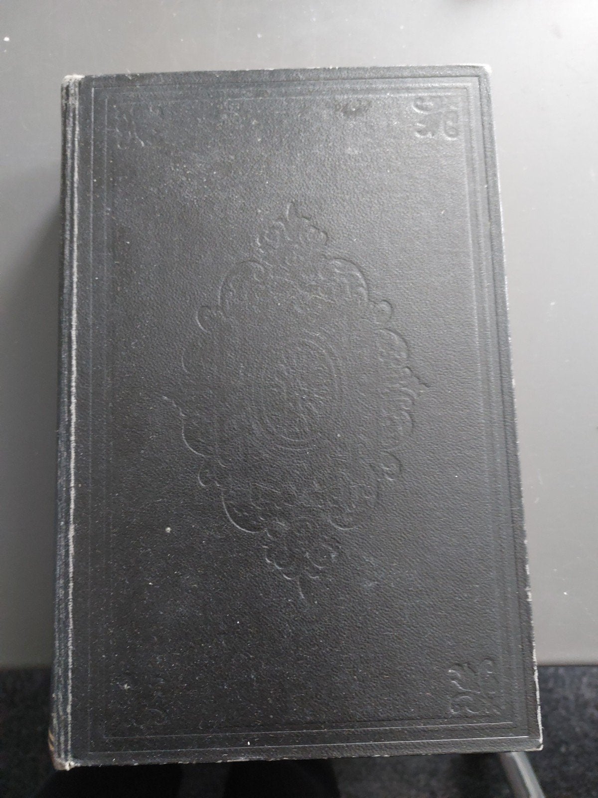 2 zwarte bijbels, Ophalen of Verzenden