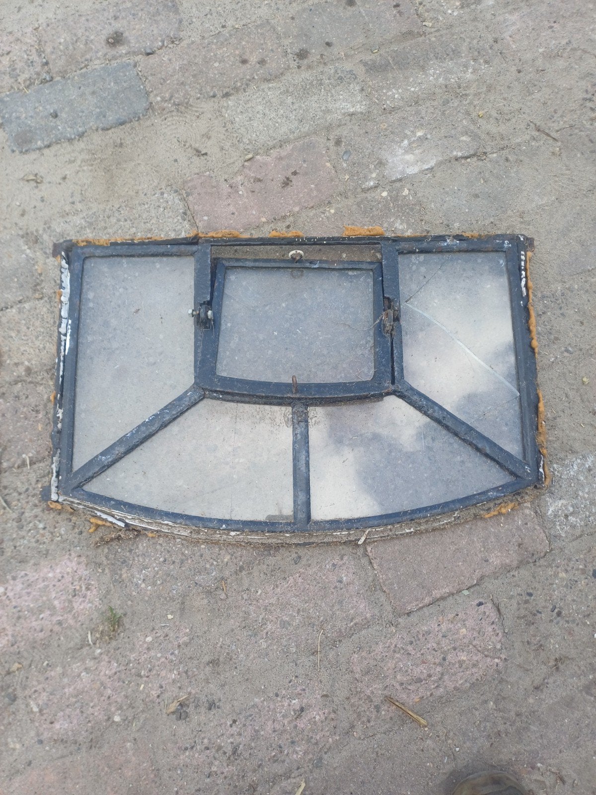 Oud stalraam, gietijzeren raam met glas, Doe-het-zelf en Verbouw, Ophalen, Gevelraam of Ruit, Gebruikt, Minder dan 80 cm