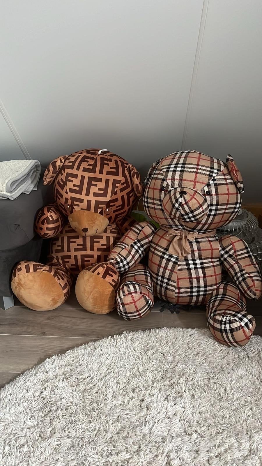 Grote knuffelberen - Fendi en Burberry stijl, Beer, Ophalen of Verzenden, Zo goed als nieuw, Middelgroot (20 tot 80 cm)