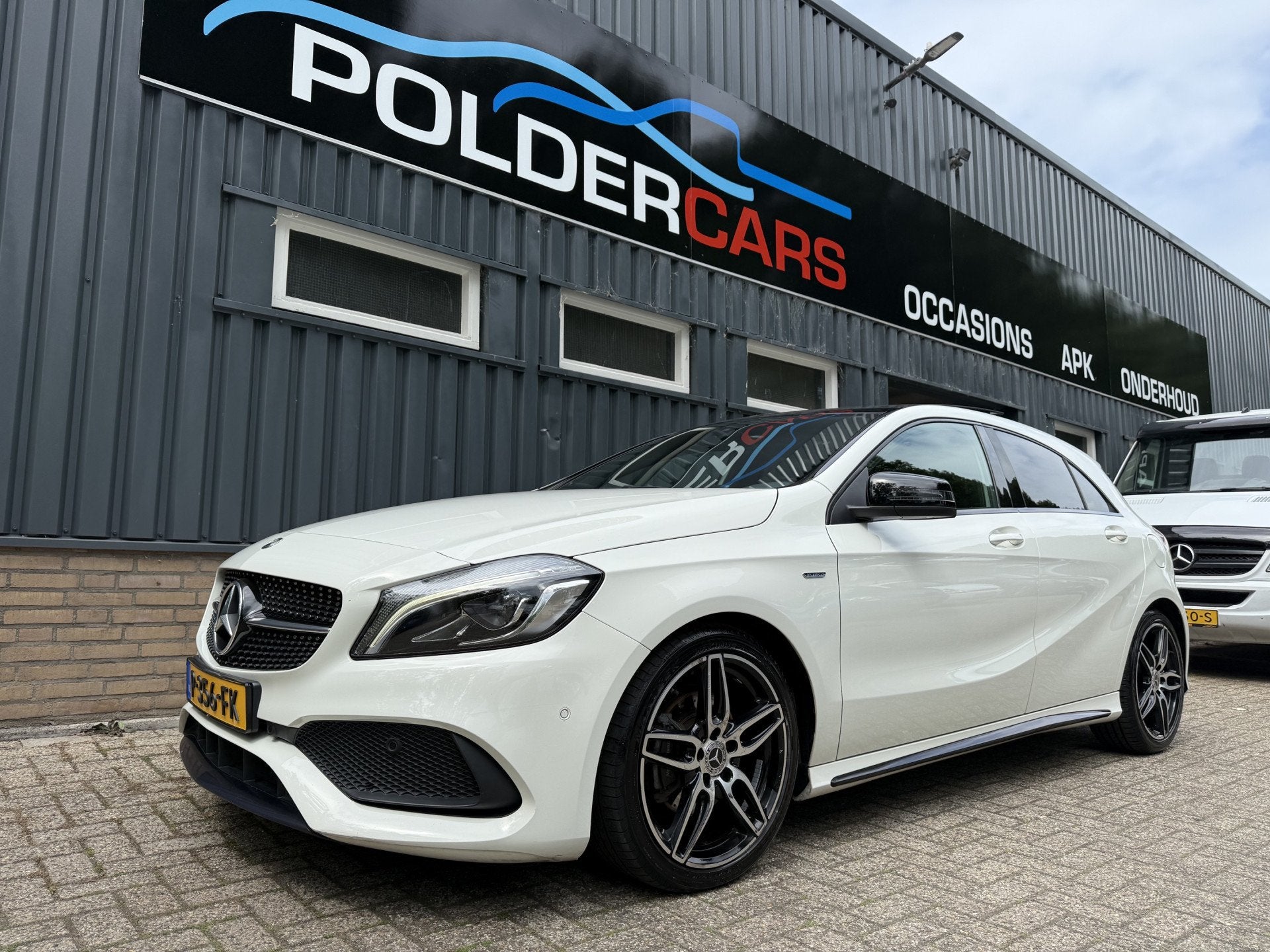 Mercedes-Benz A-Klasse 200 Motorsport Edition AMG pakket, Gebruikt, Wit, 1595 cc, Bedrijf