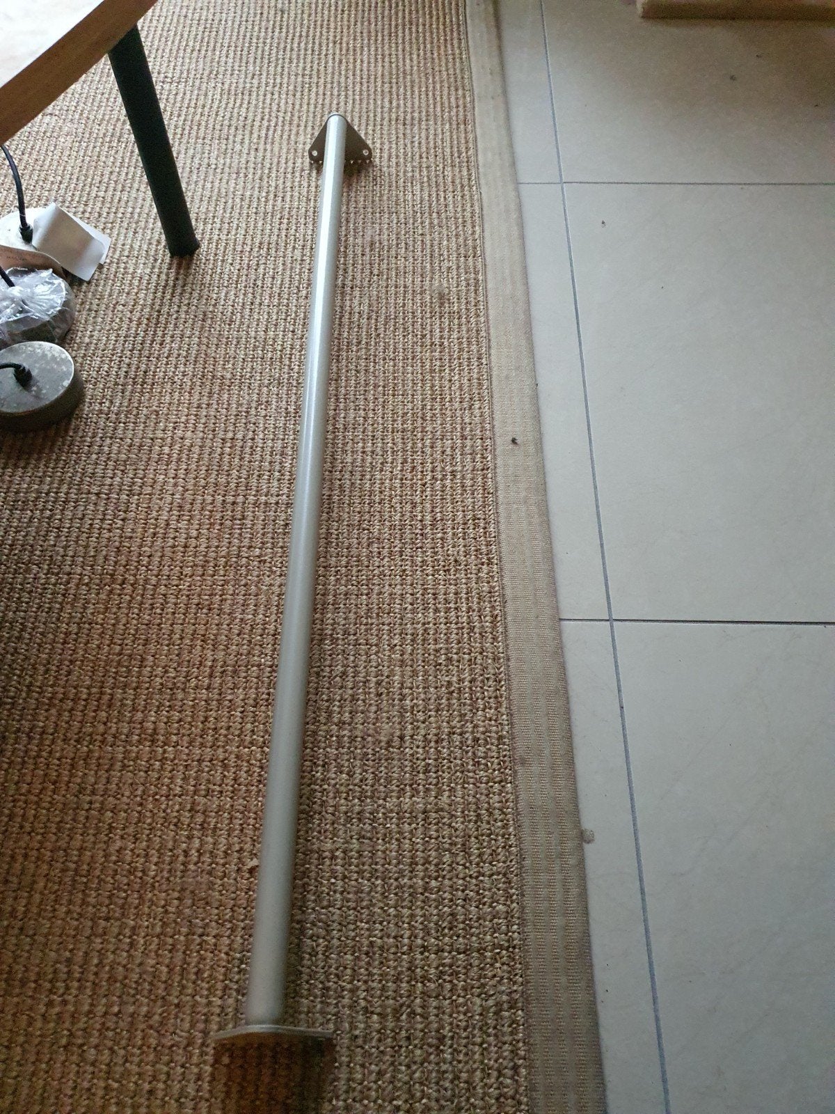 Komplement kledingroede IKEA, Ophalen