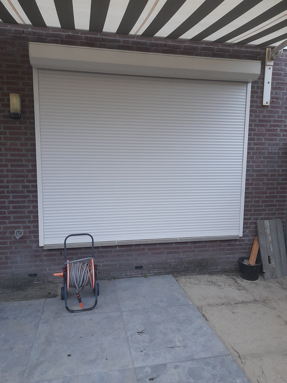 Rolluik b 274 x h 221 cm, elektrisch Somfy, z.g.a.n., Doe-het-zelf en Verbouw, Ophalen, 150 tot 200 cm, Zo goed als nieuw, Elektrische bediening
