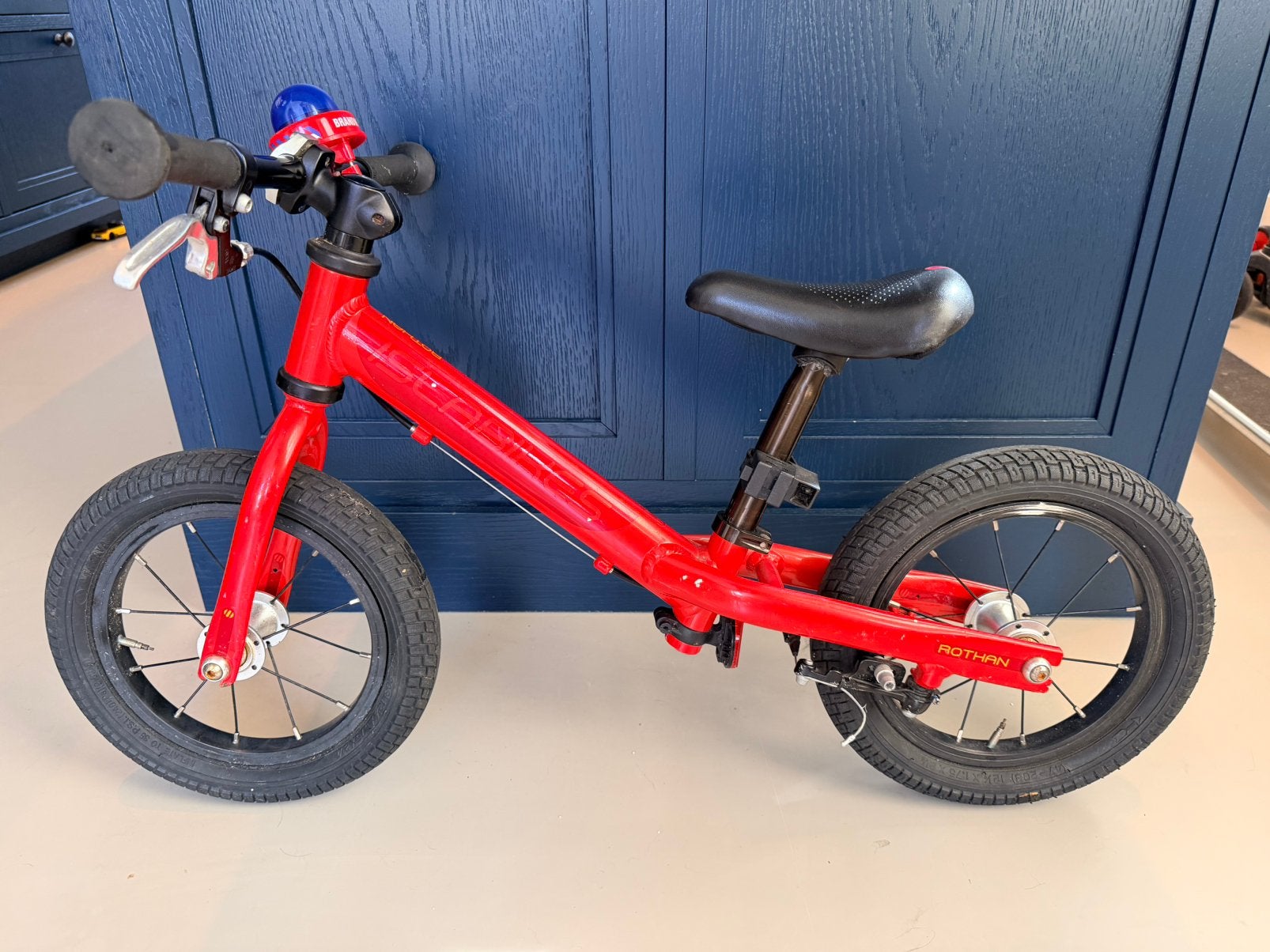 Islabikes Rothan 12 loopfiets, Ophalen, Zijwieltjes, Gebruikt, Velgrem