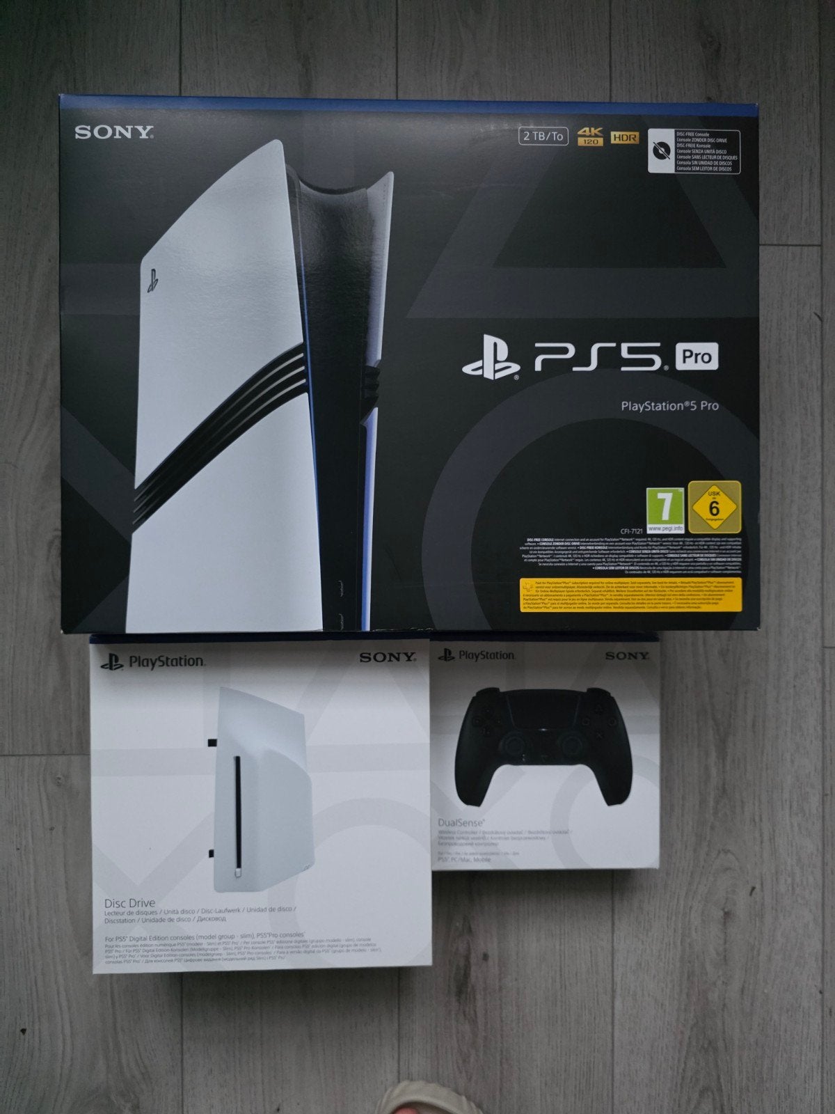 PS5 Pro,disc drive,two pads,two games,pads charger, Ophalen, Zo goed als nieuw, Playstation 5