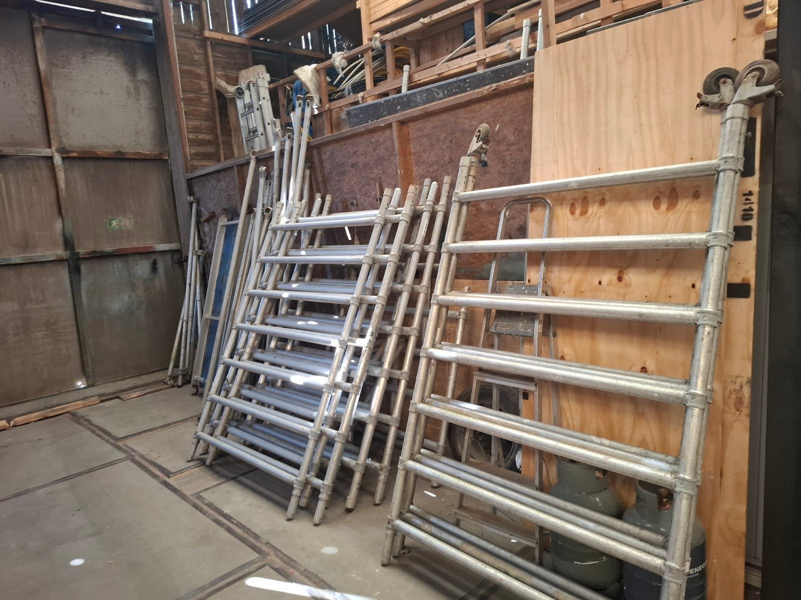 11 meter stijger met 3 planken en stangen, Ophalen, Gebruikt, A, Rolsteiger of Kamersteiger