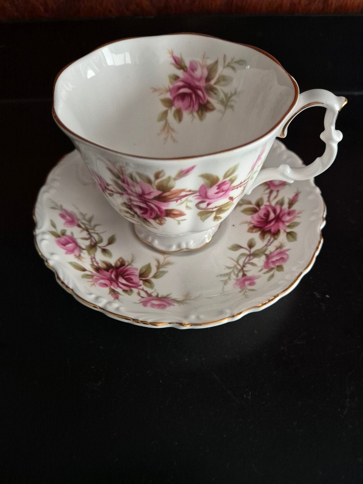 Romance Royal albert porselein, Ophalen of Verzenden, Zo goed als nieuw, Porselein, Kop en/of schotel