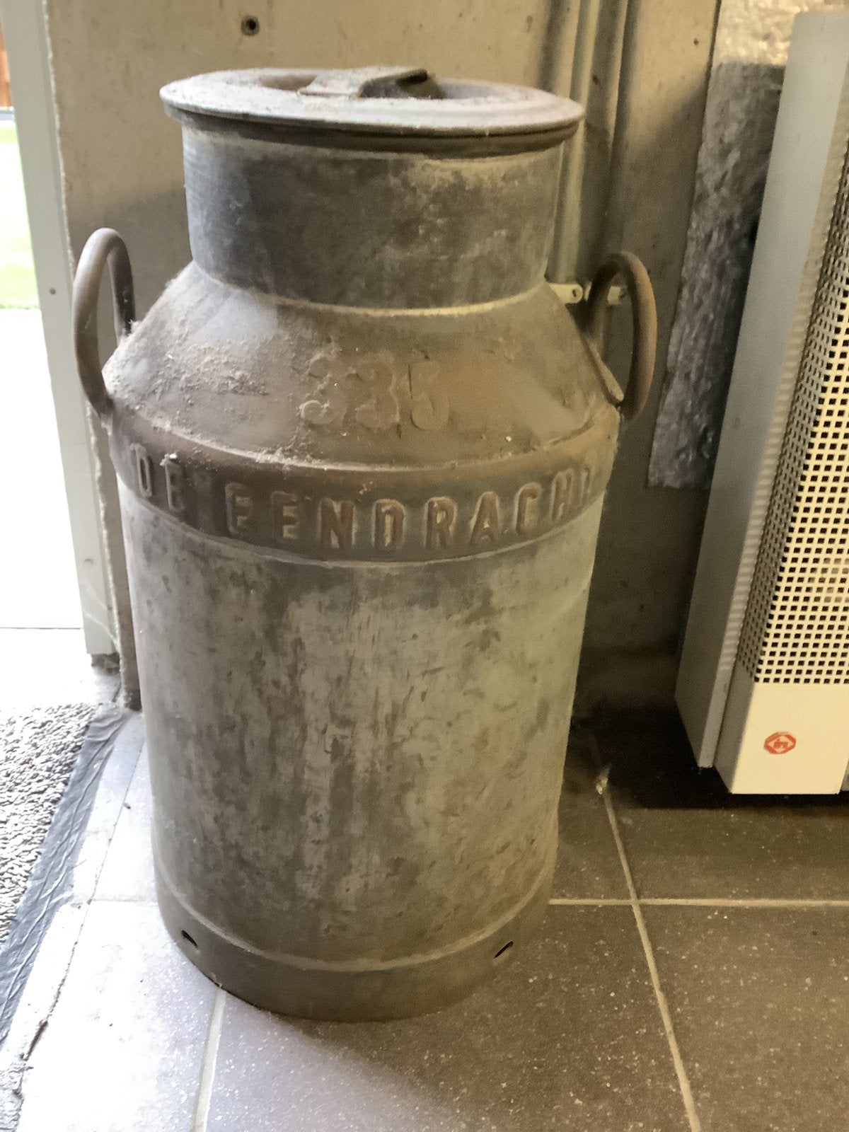Orginele antieke melkbus de eendracht, Ophalen