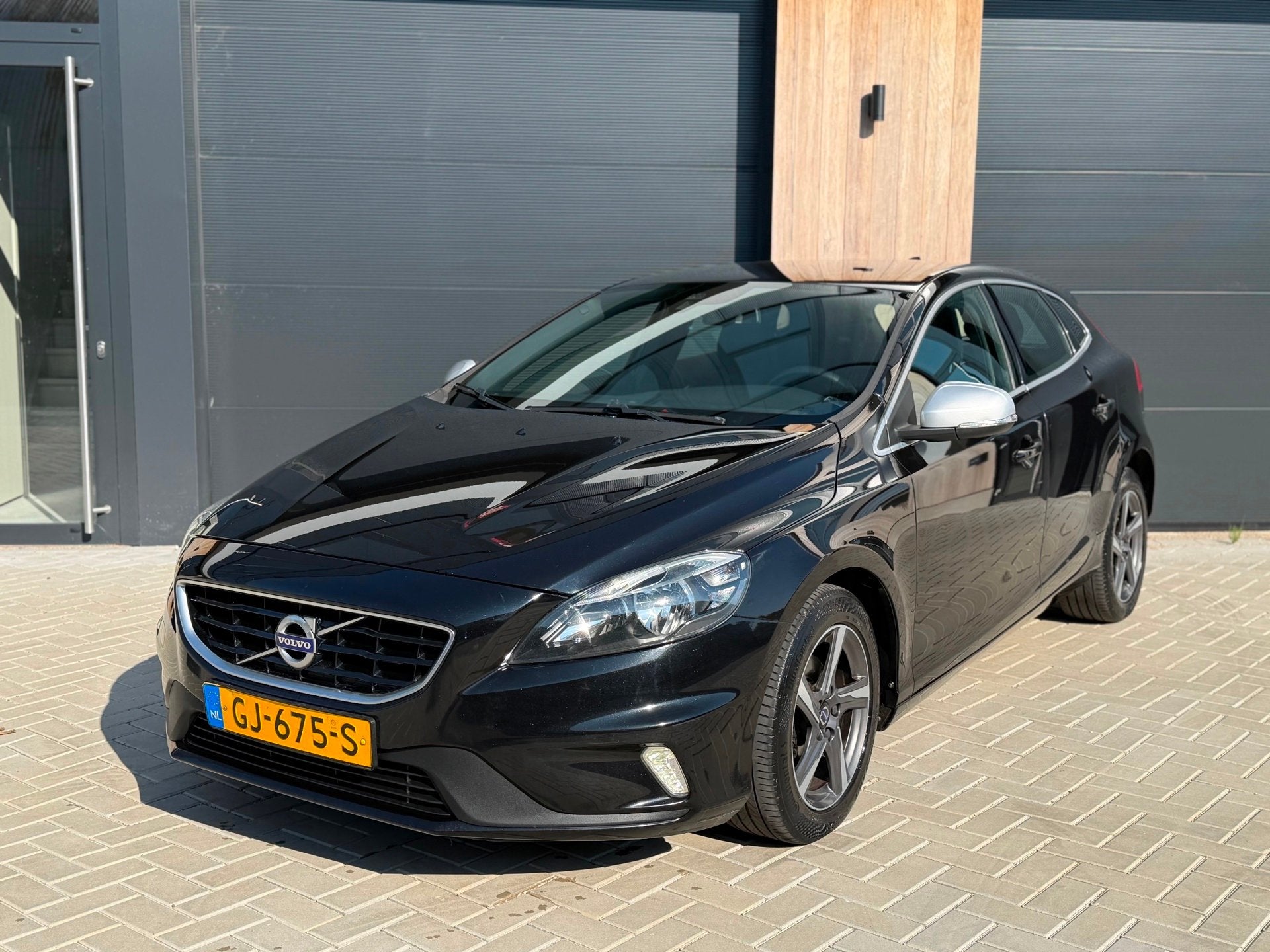 Volvo V40 2.0 D2 R-Design (bj 2015) Alcantara/Euro6/Climate/, Auto's, Volvo, Voorwielaandrijving, Gebruikt, 4 cilinders, 1969 cc