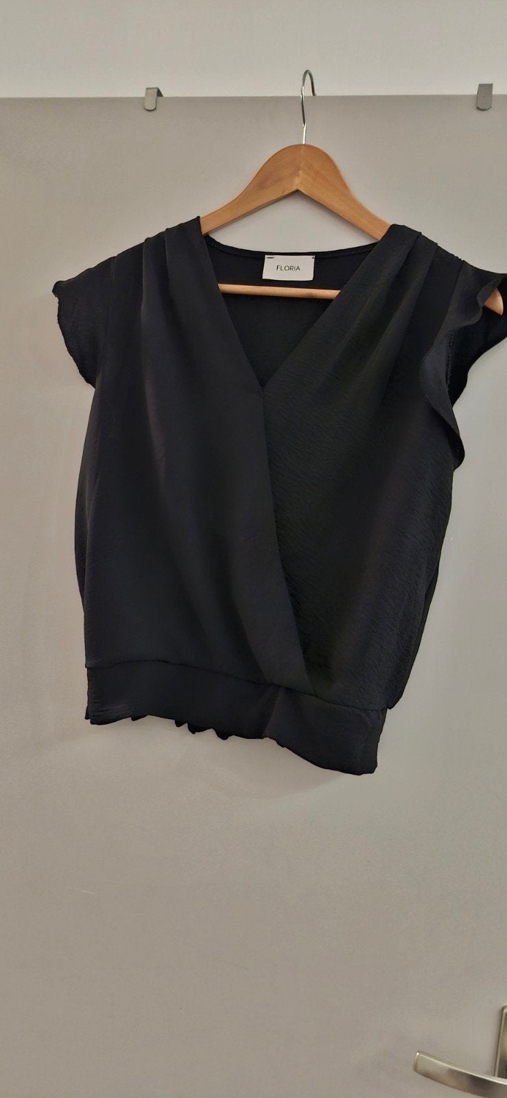 Zwarte overslag top met ruches maat M, Kleding | Dames, Maat 38/40 (M), Zwart, Nieuw, Ophalen of Verzenden