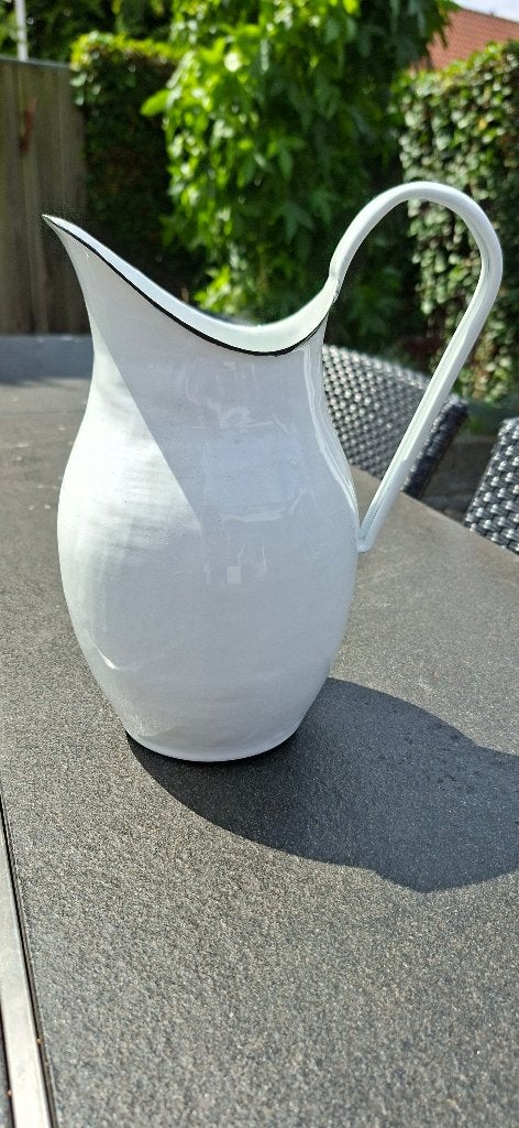 Mooie witte emaille waterkan, Ophalen of Verzenden