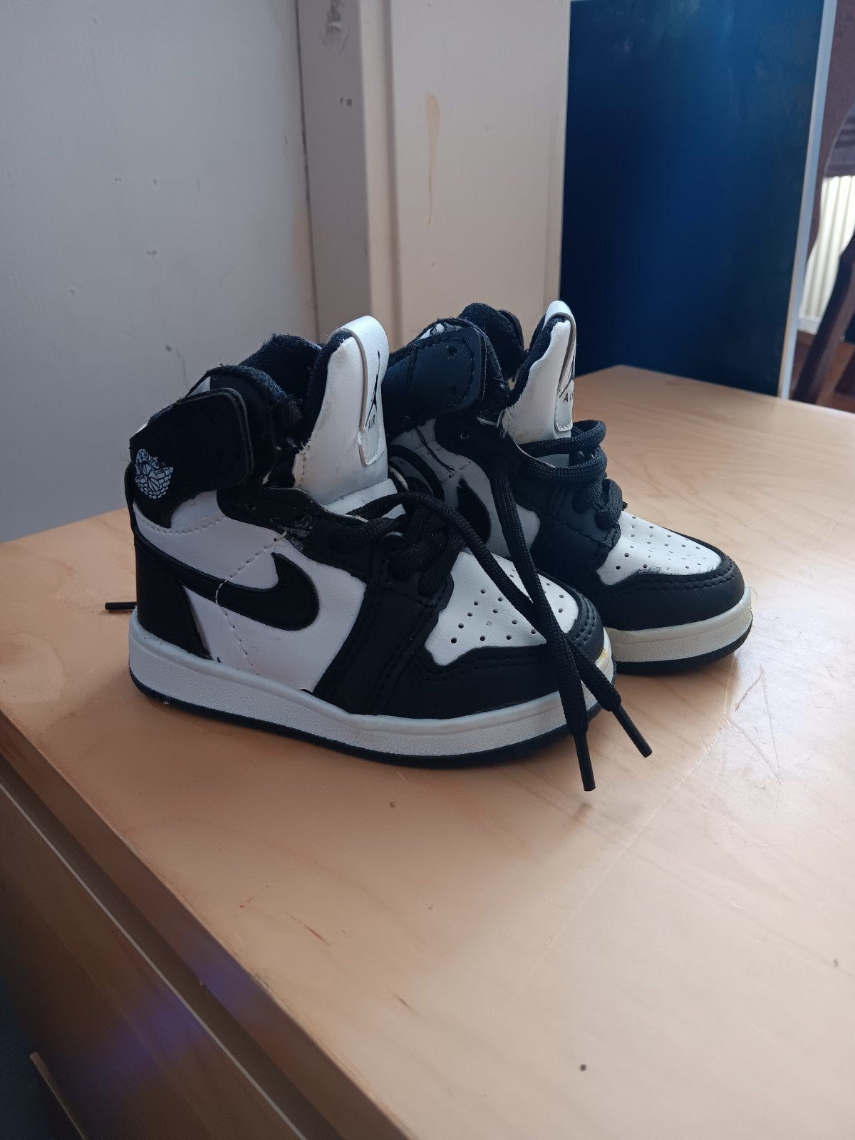 Nike baby schoentjes - Zwart/Wit maat 21, Schoentjes, Jongetje of Meisje, Ophalen of Verzenden, Zo goed als nieuw