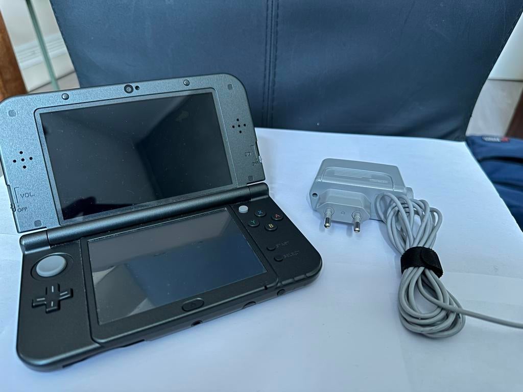 New Nintendo 3DS XL, kleine schermschade, Spelcomputers en Games, Spelcomputers | Nintendo 2DS en 3DS, Ophalen of Verzenden, Gebruikt