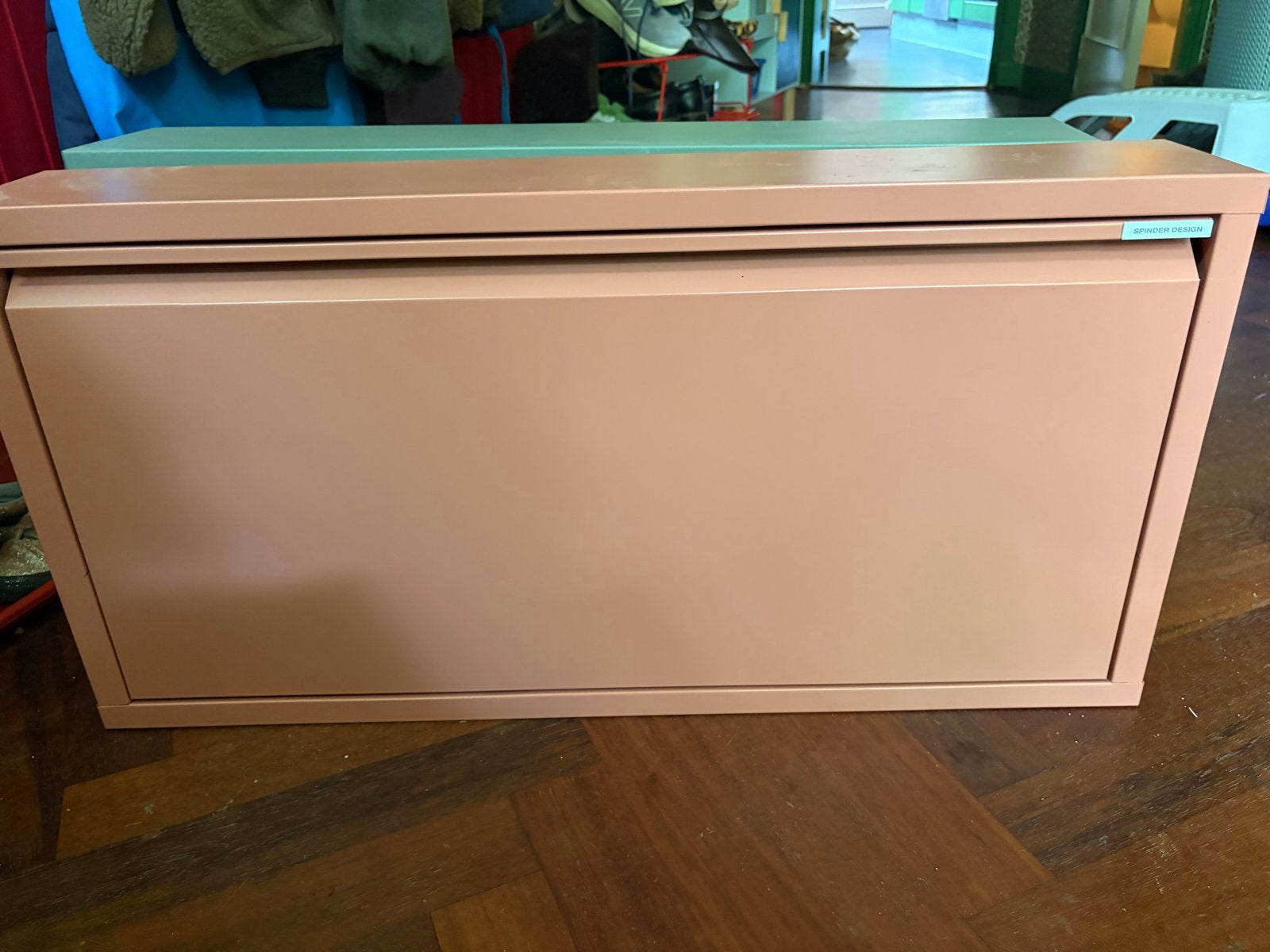 2 Spinder Design schoenenkasten: roze en groen, Huis en Inrichting, Ophalen, Gebruikt