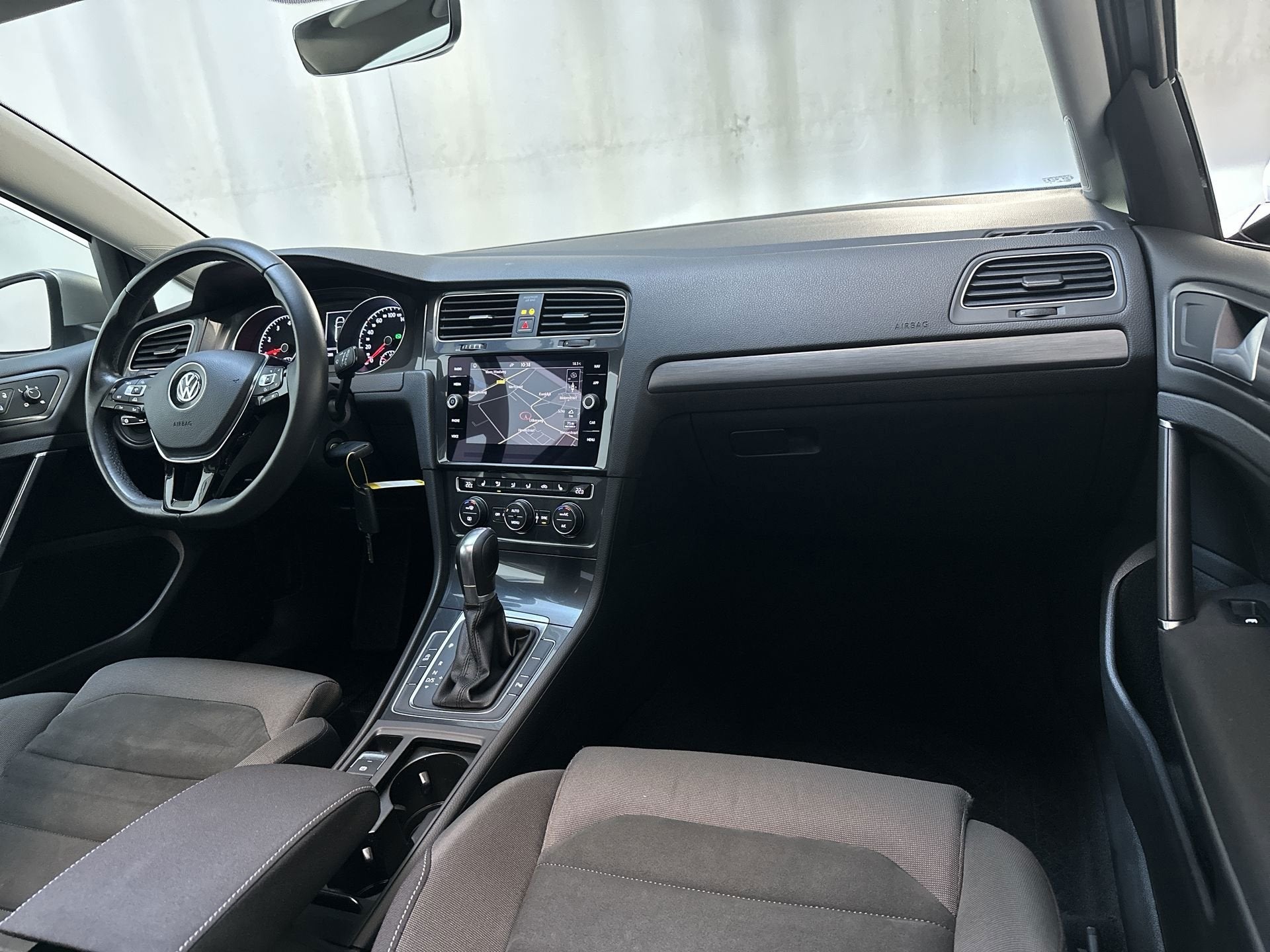 Volkswagen Golf Variant 1.0 TSI DSG Highline Business R LED, Auto's, Dealer onderhouden, Gebruikt, Met garantie (alle), Alcantara