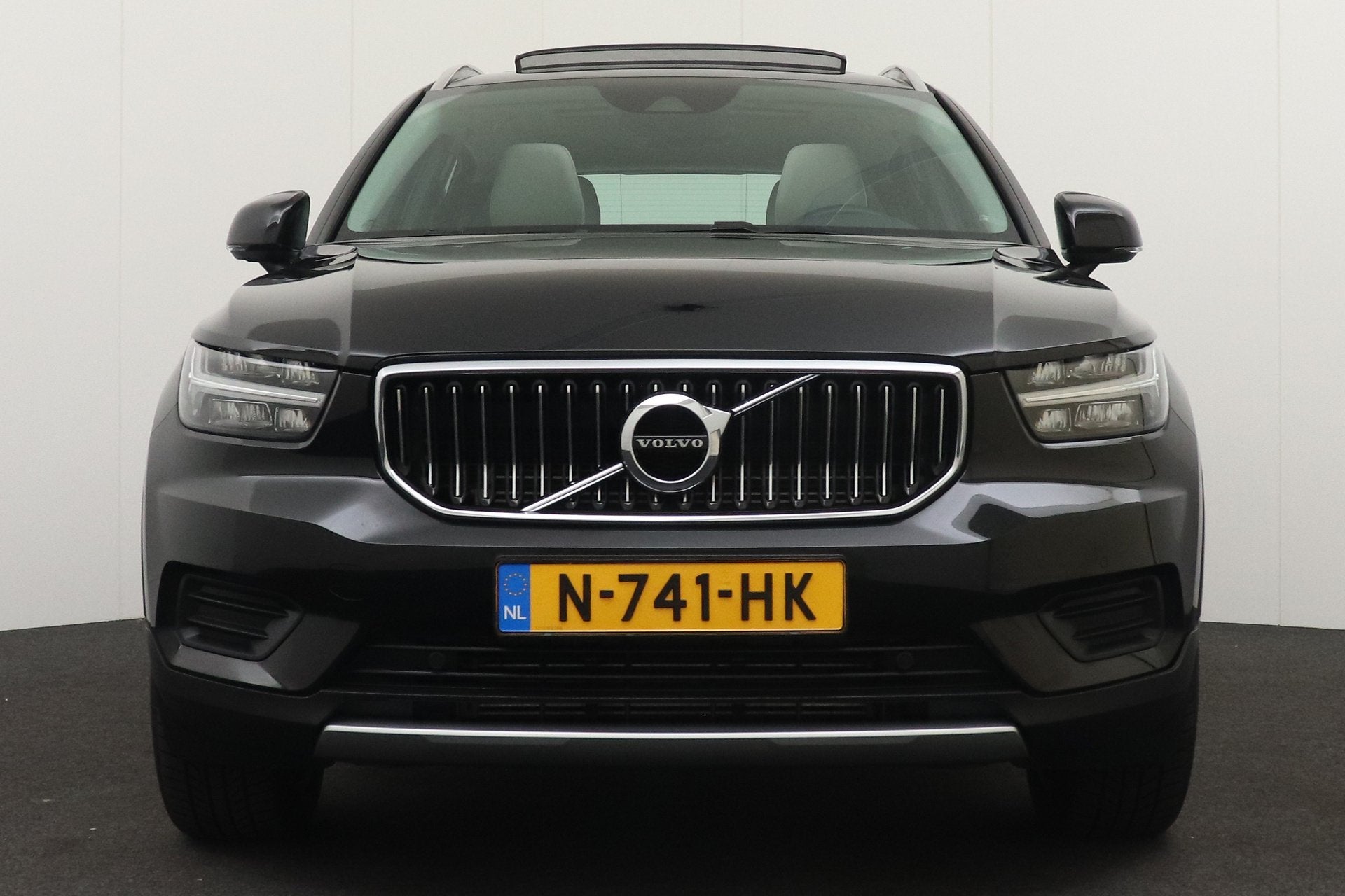 Volvo XC40 T4 212 PK Recharge Inscription Pano-dak Adapt. Cr, Auto's, Volvo, Dealer onderhouden, Zwart, Bedrijf, Hybride Elektrisch/Benzine