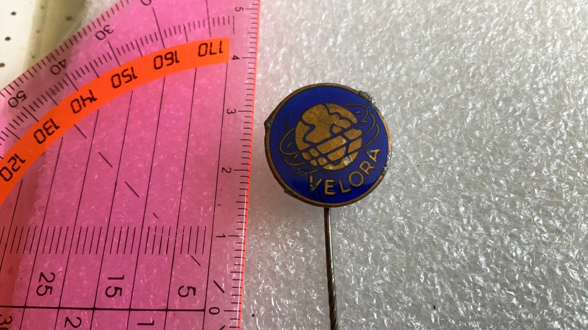 Velora radiomerk Barendrecht, Verzamelen, Speldjes, Pins en Buttons, Ophalen of Verzenden, Zo goed als nieuw, Overige onderwerpen