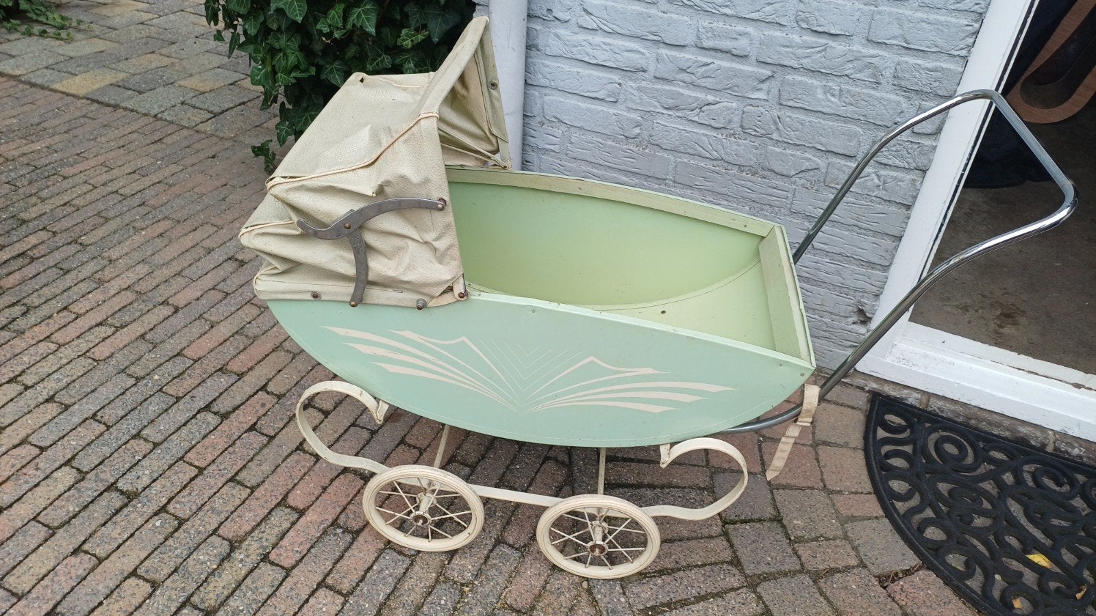 oude poppenwagen, Ophalen