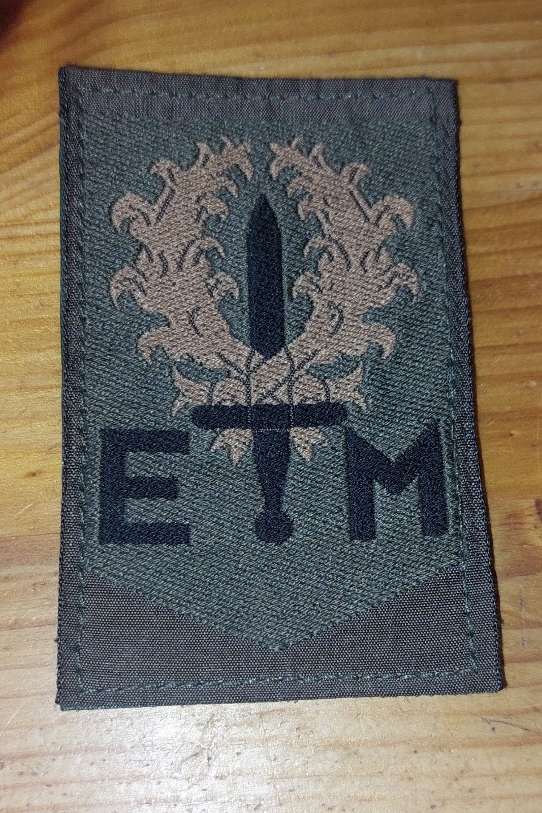 Defensie mouwembleem 1e divisie 7 december GVT, Ophalen of Verzenden, Landmacht, Nederland, Embleem of Badge