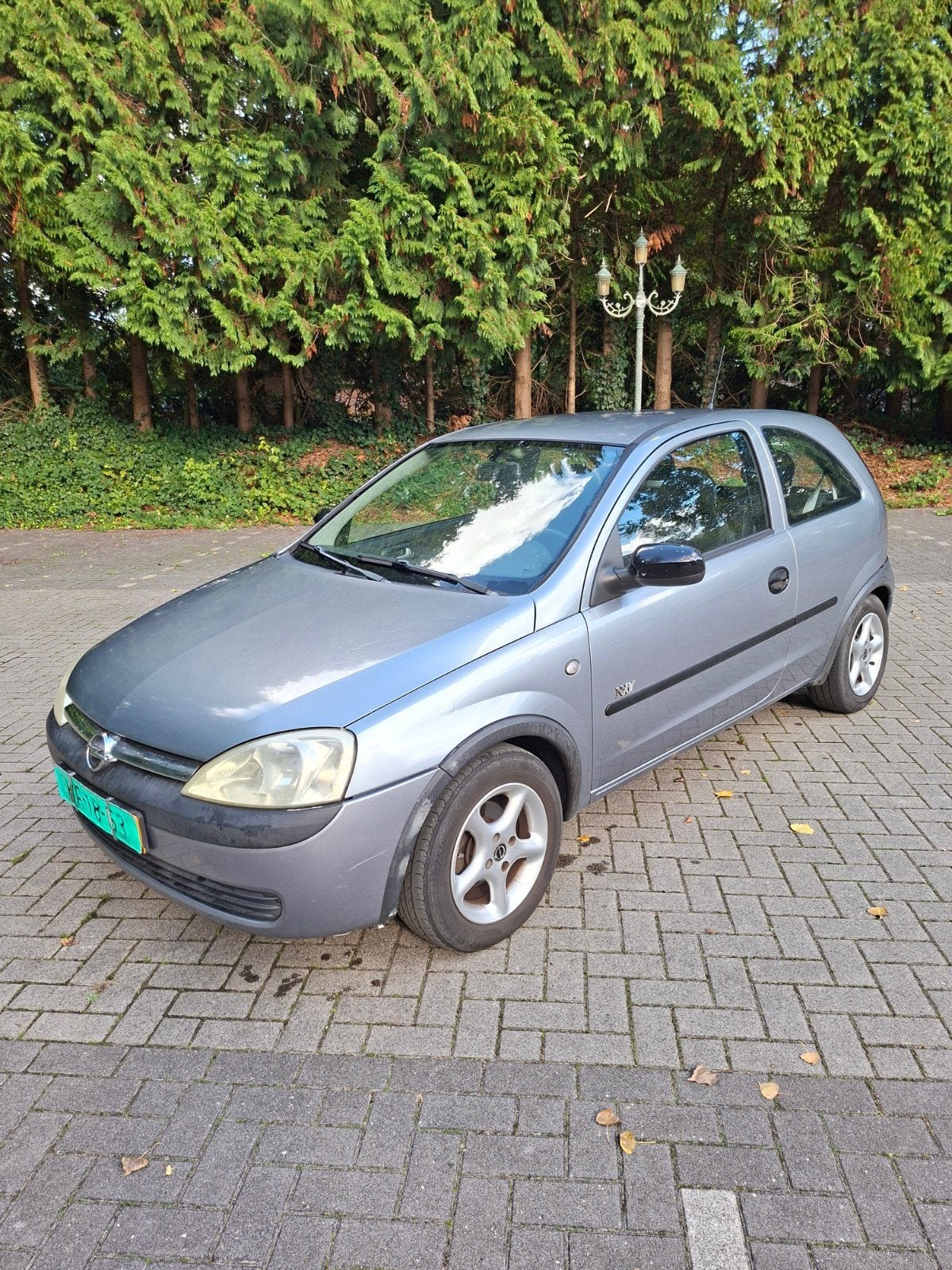 Opel Corsa 1.2 16V 3D 2003 Grijs apk tot 02-08-2027, Auto's, Voorwielaandrijving, 450 kg, 74 pk, 31 €/maand