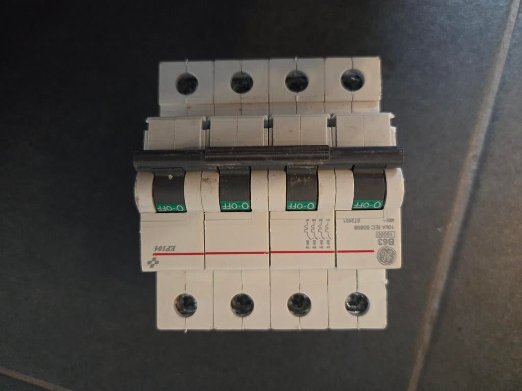 B63 automaat + hoofdschakelaar, Ophalen of Verzenden