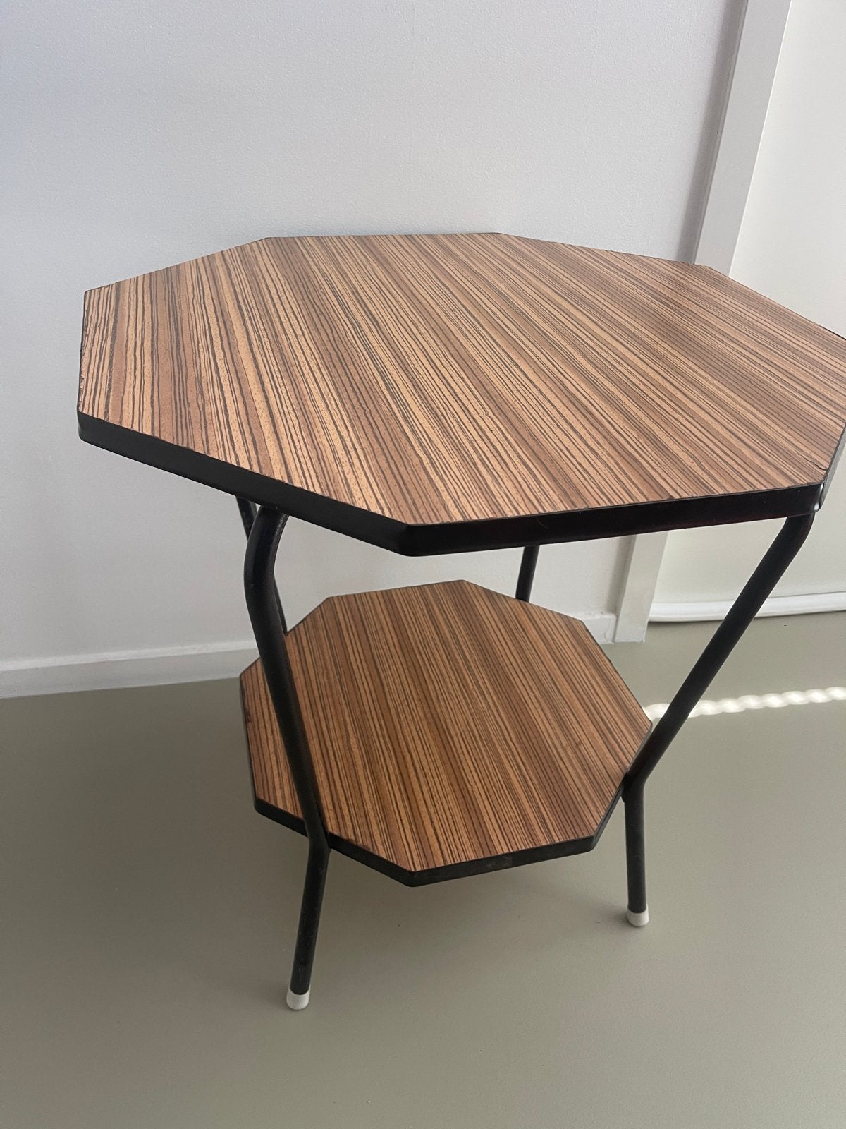 Vintage bijzettafel met twee bladen, achthoekig, 45 tot 60 cm, Minder dan 55 cm, Gebruikt, Ophalen of Verzenden