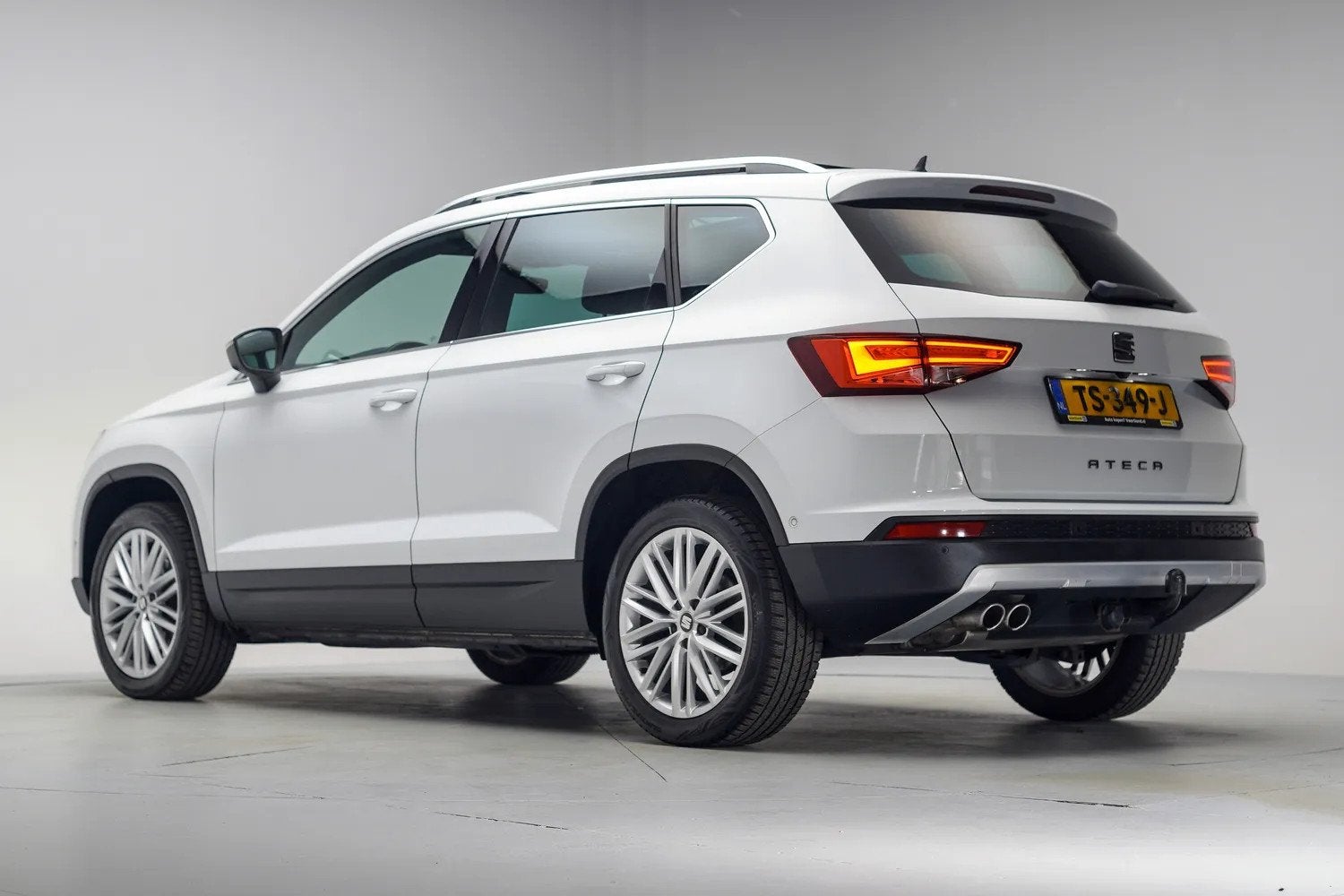 SEAT Ateca 1.4 EcoTSI Xcellence Business Intense Aut. [ Pano, Gebruikt, 680 kg, 4 cilinders, 150 pk