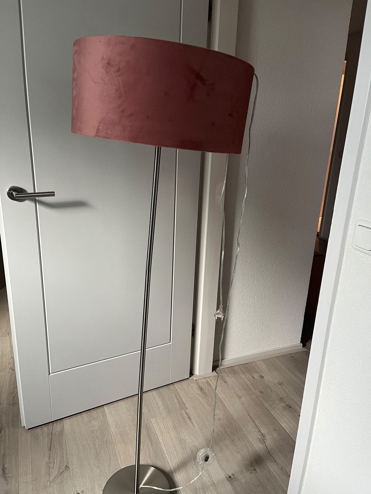 Stijlvolle staande lamp met roze velourse kap, Ophalen, Zo goed als nieuw, 150 tot 200 cm