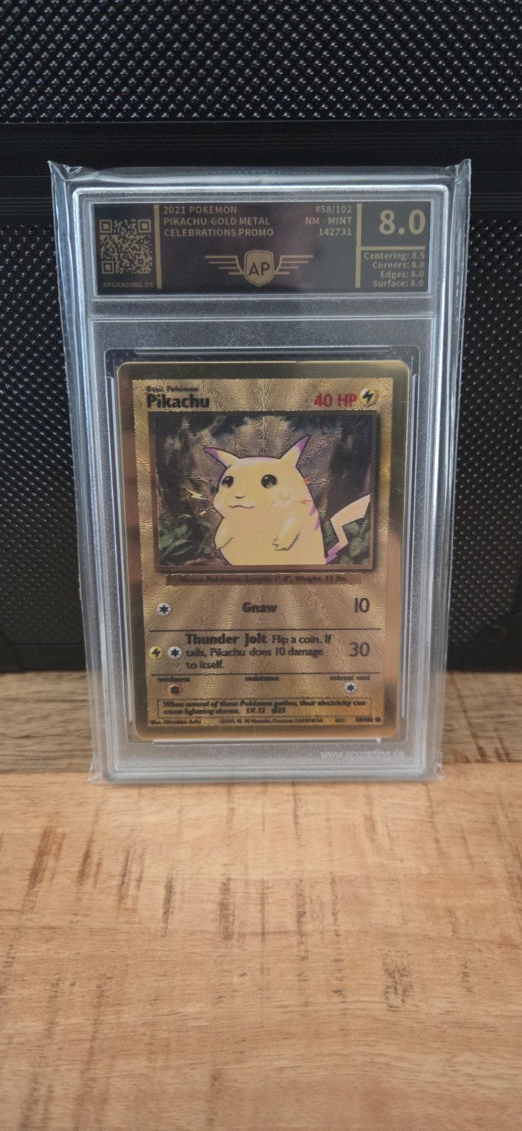 Pikachu Gold Metal Celebrations Promo AP Graded 8.0, Ophalen of Verzenden, Zo goed als nieuw, Losse kaart