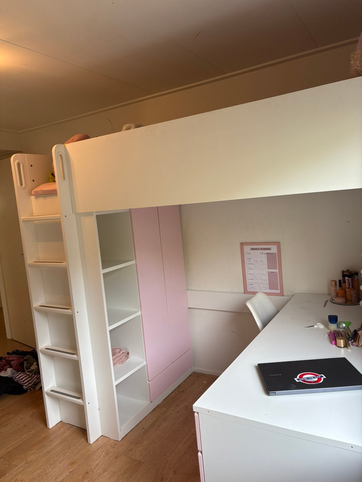 IKEA STUVA hoogslaper met bureau en kast – wit/lichtroze, Ophalen, Zo goed als nieuw, Hoogslaper