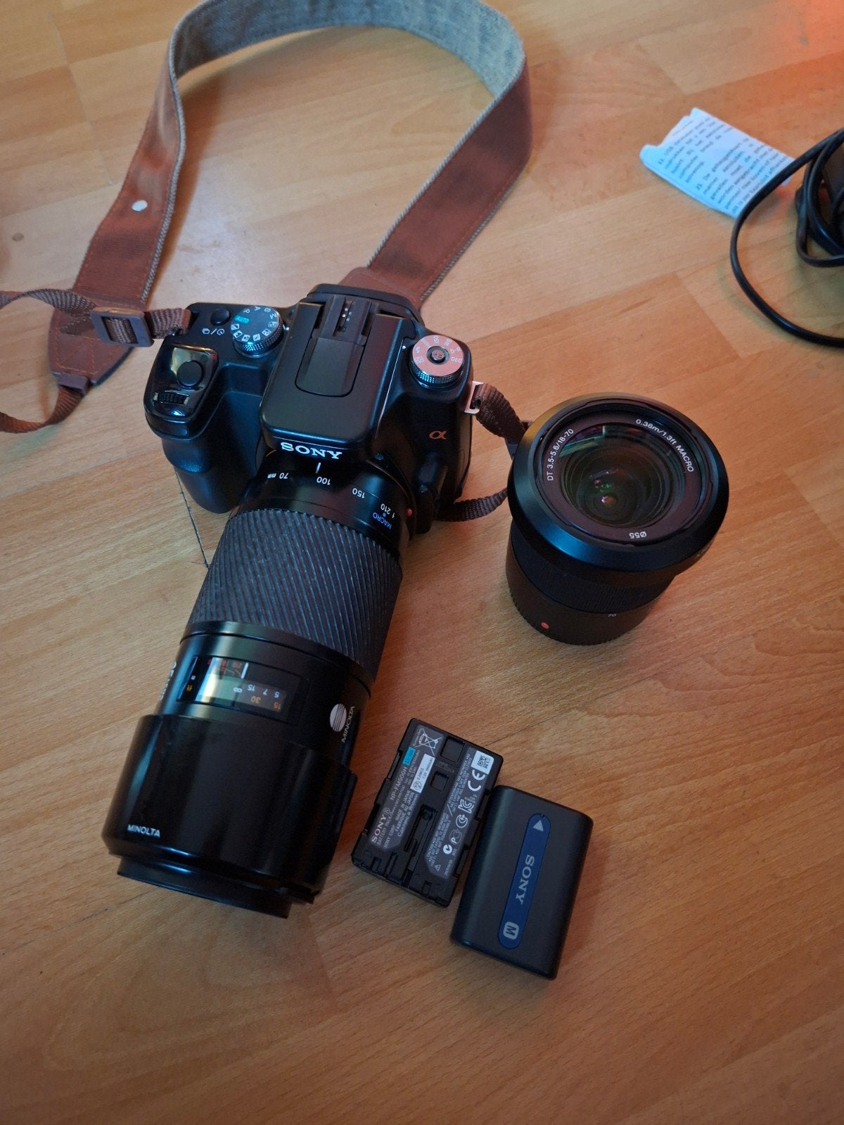 Sony Alpha A100 DSLR camera met 2 lenzen en accessoires, Sony, Camera, Ophalen of Verzenden, Gebruikt
